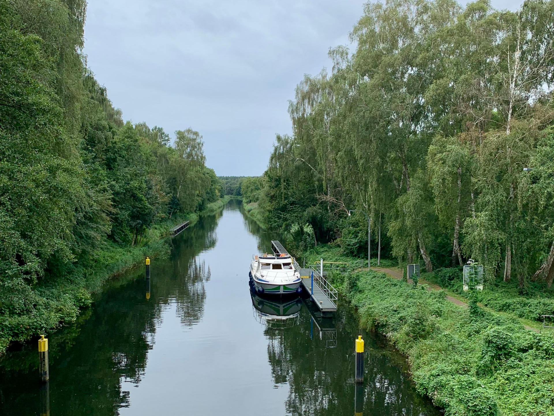 Hausbootferien Lübz, Hausboot im Schleusenwartebereich