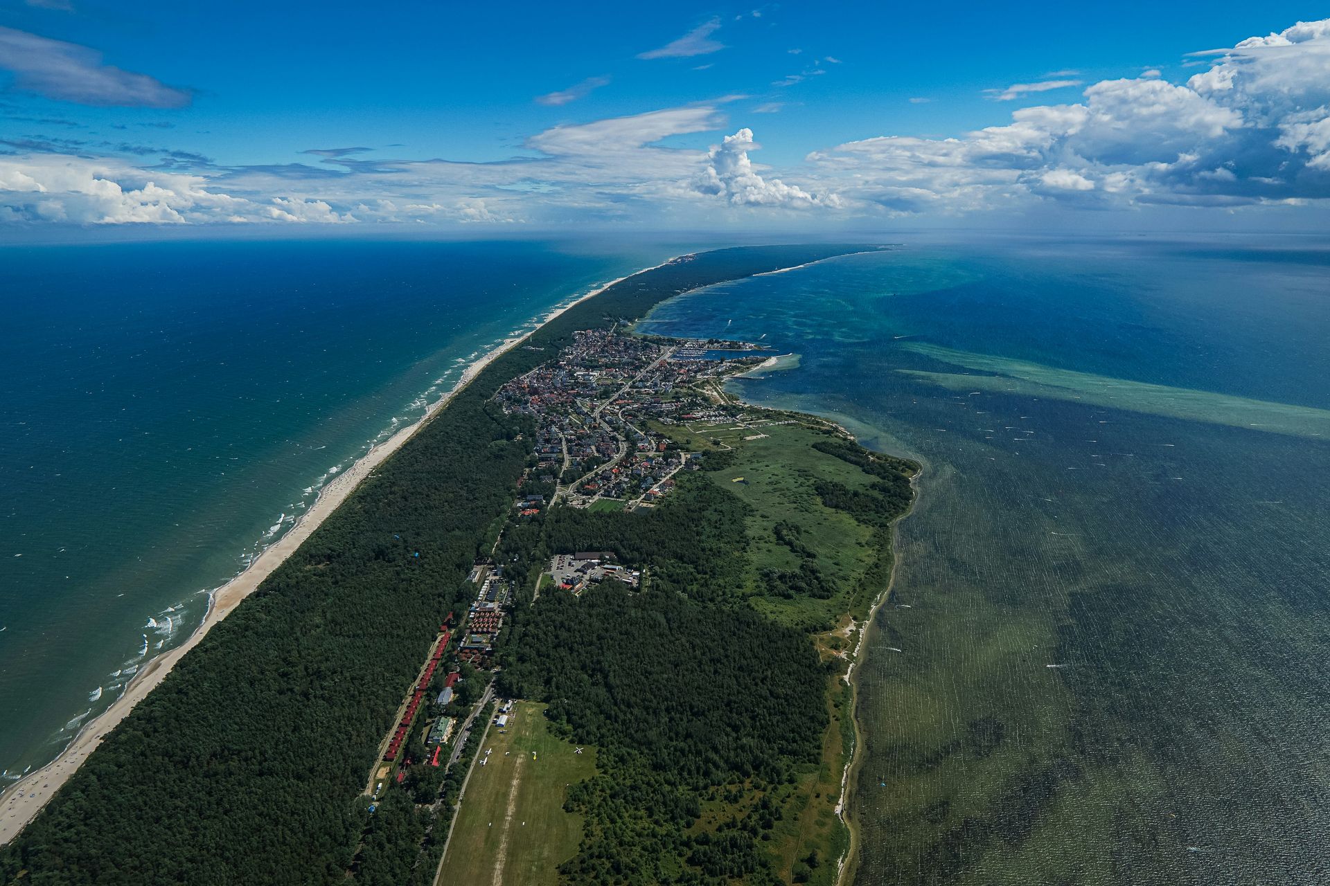 Yachtcharter Polen, Segelyacht auf offener Ostsee bei der Halbinsel Hel