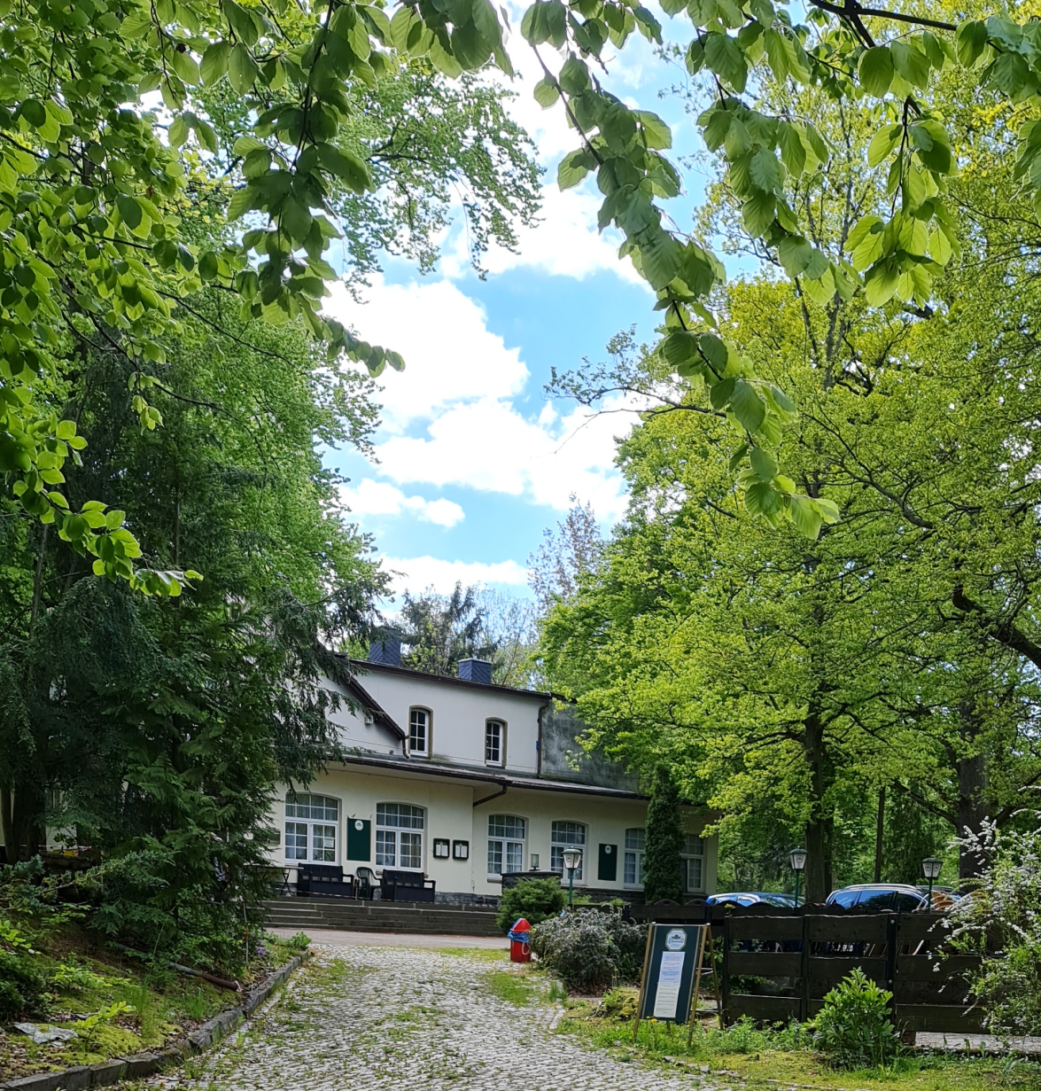 Idylle am Adelsbergturm - Tradition und Natur - Photo by: Viola Einert-Krug Gaststätte Adelsbergturm