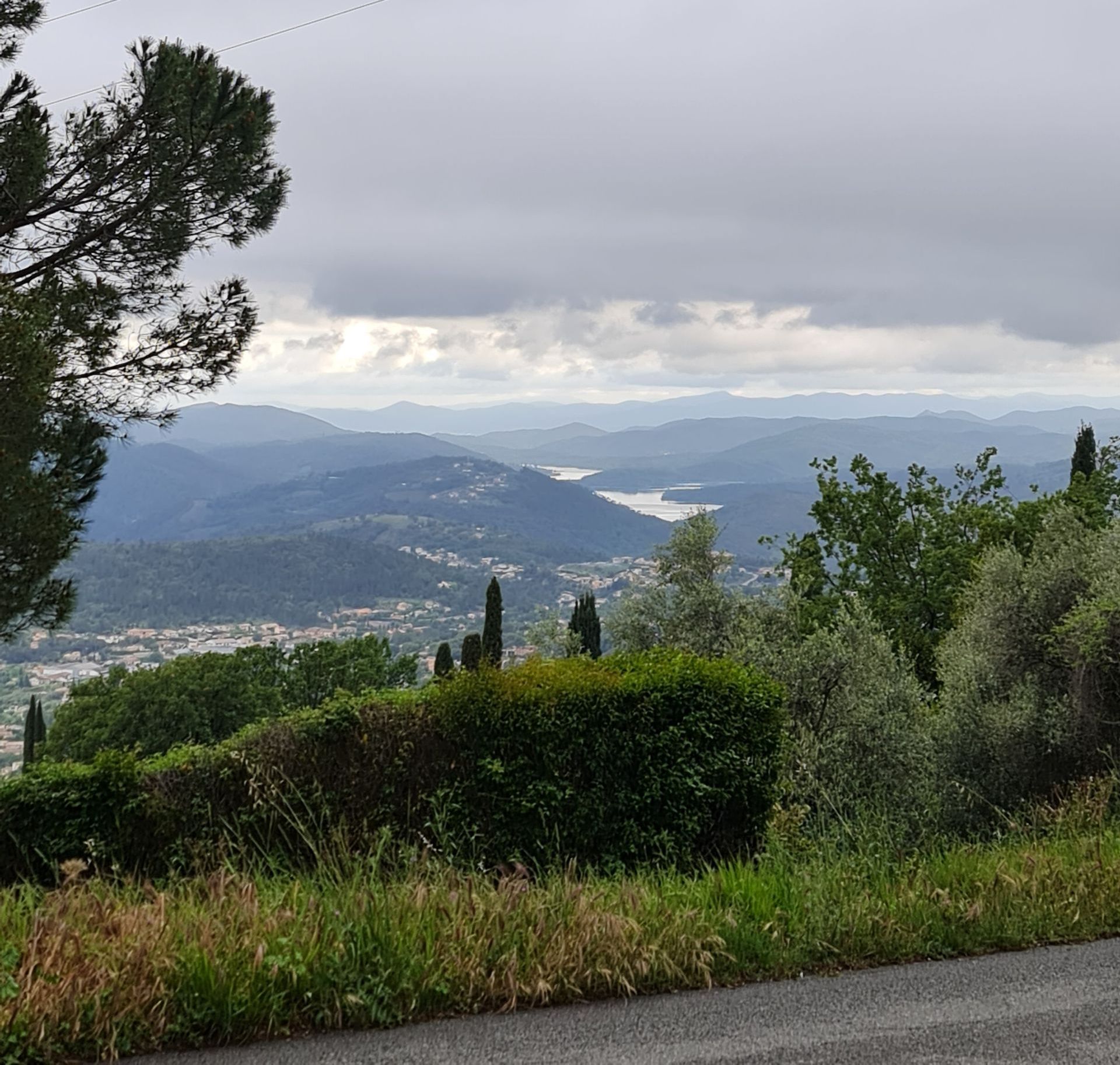 Cabris Alpes Maritimes Aussicht vom Berg ins Tal