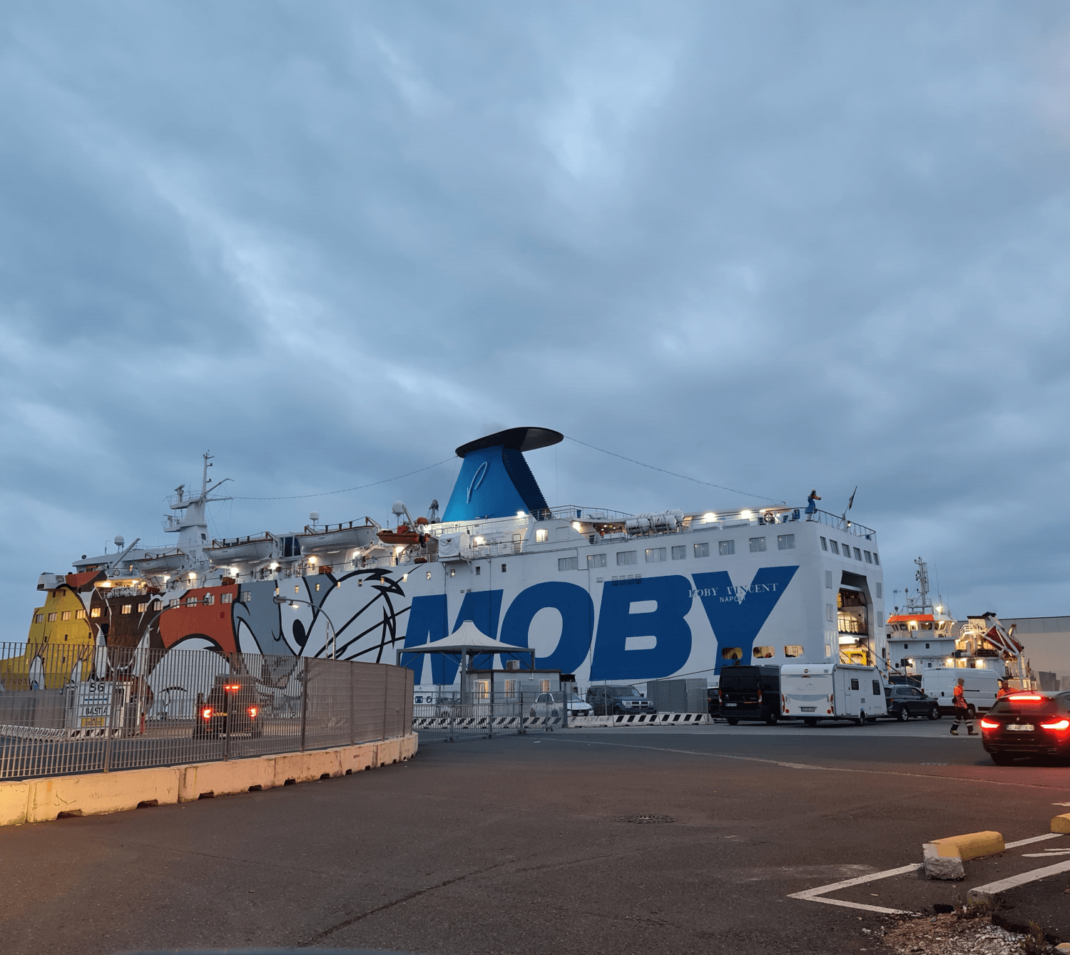 Berge im Morgennebel in Korsika - Photo by: Viola Einert-Krug Berge im Nebel- Palme-Korsika