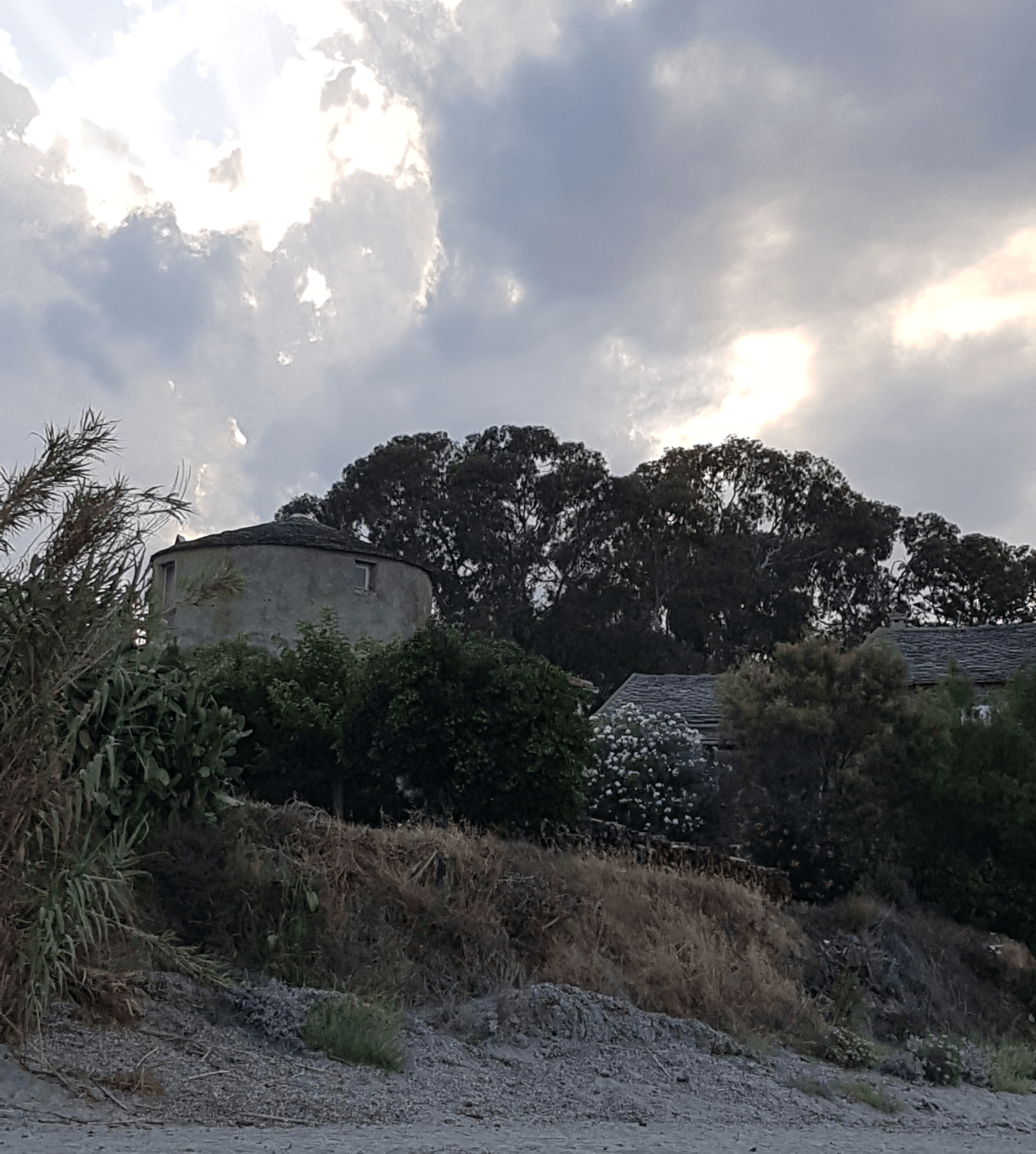 Genueser-Turm-Strand-Korsika