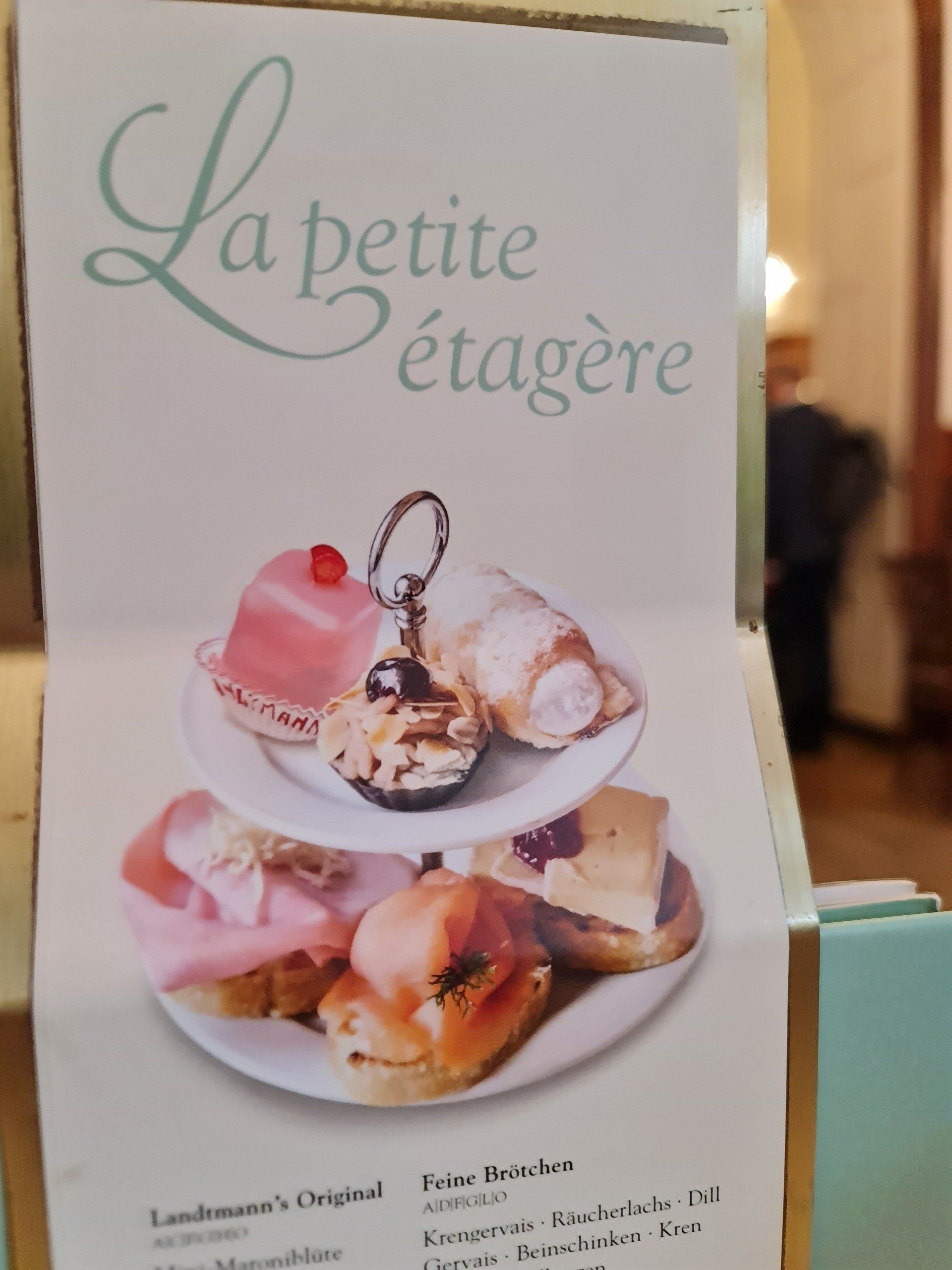 Verführung im Kaffeehaus Landmann Photo by: Viola einert-Krug Speisekarte der Patisserie im Kaffeehaus Landtmann in Wien
