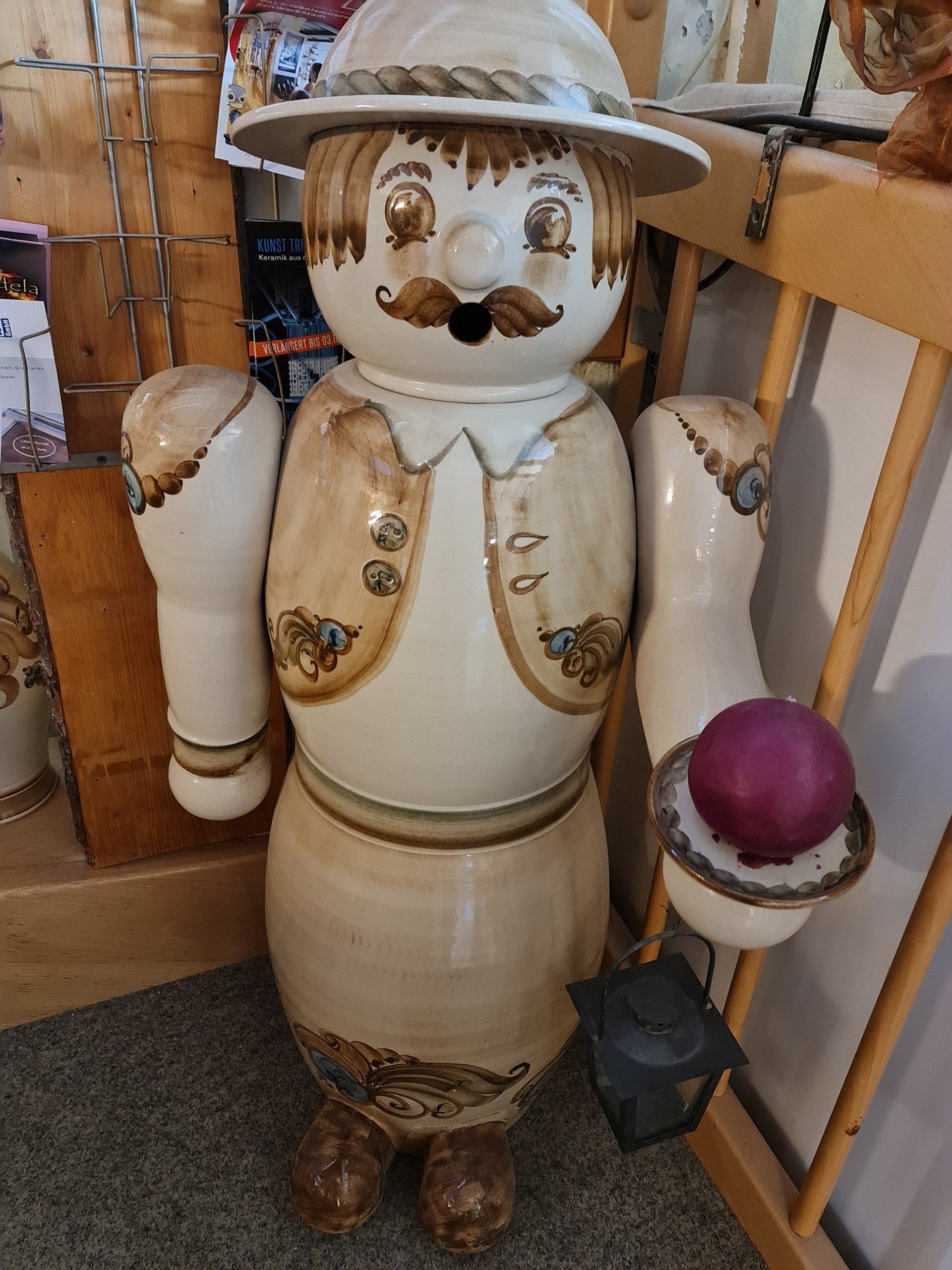 großer Räuchermann mit Kerze aus Keramik aus dem Erzgebirge Jahnsdorf Heyde Keramik