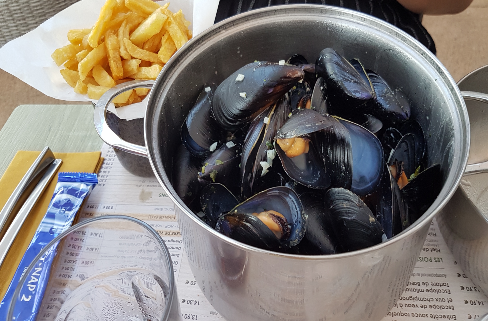 Moules-Muscheln-Frites-Pommes