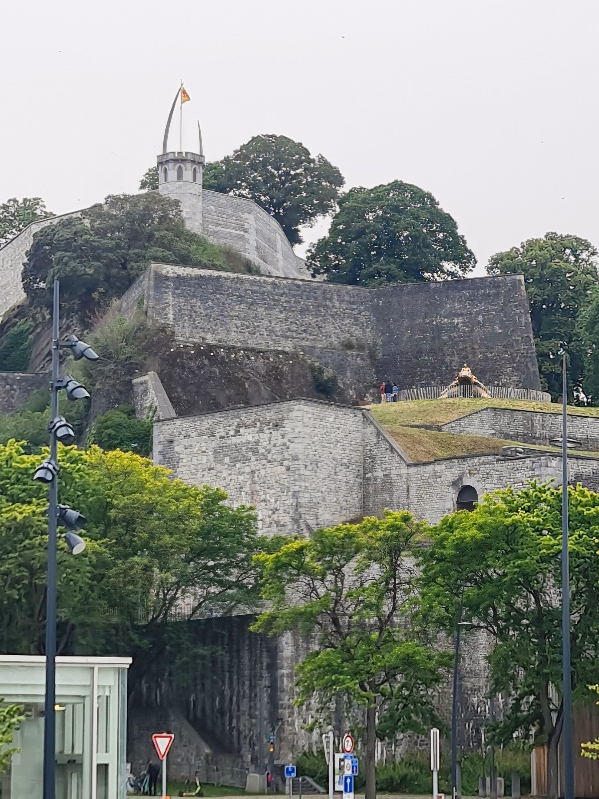 Zitadelle auf dem Berg über dem Fluss Maas in Namur Belgien