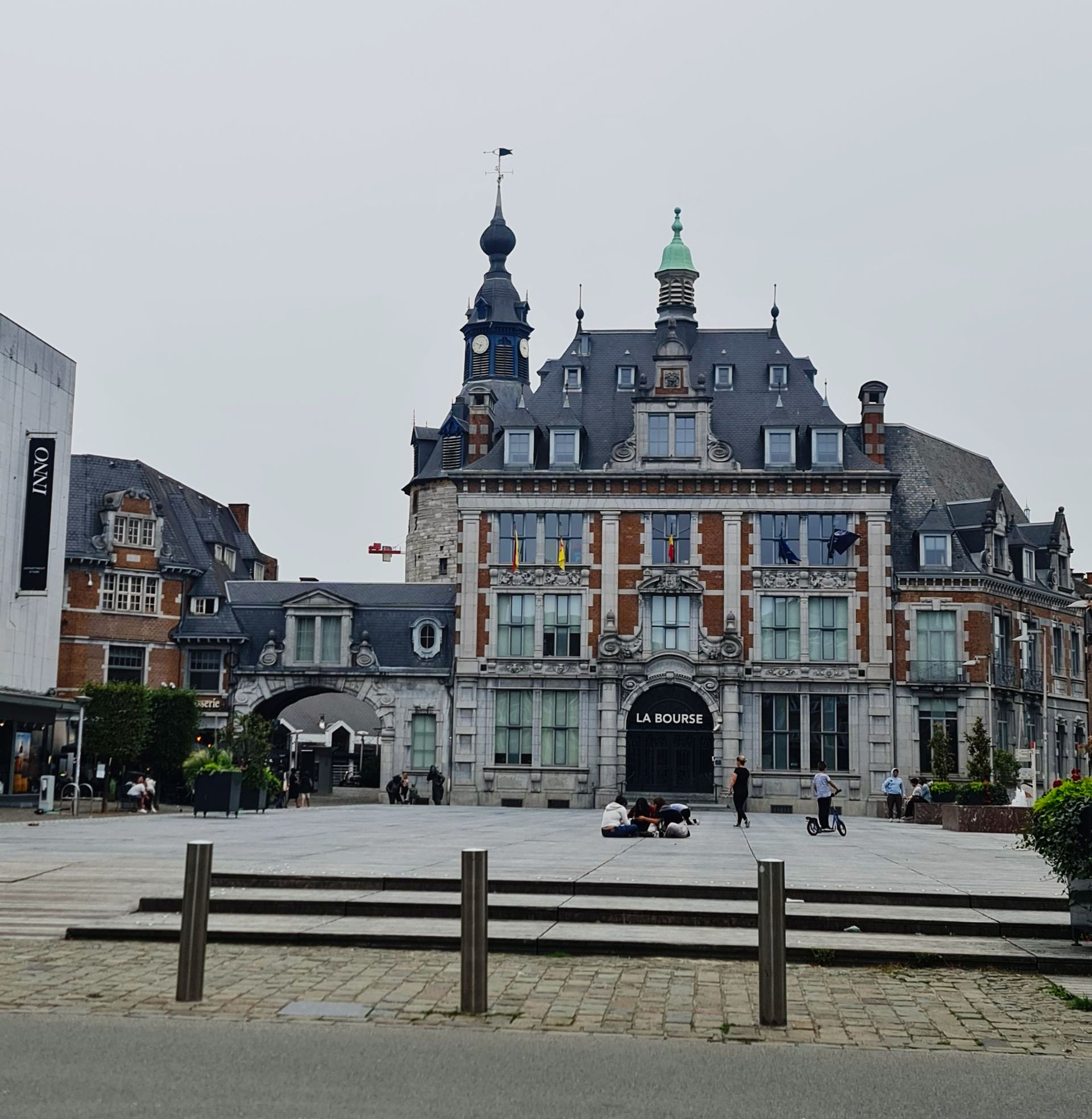 Hauptplatz in der Altstadt von Namur Belgien