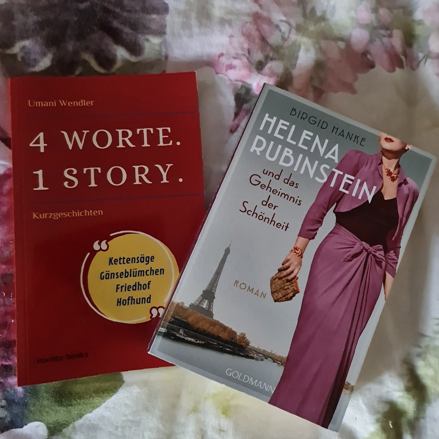 Urlaubslektüre Photo by: Viola Einert-Krug 2 Bücher rot und rosa