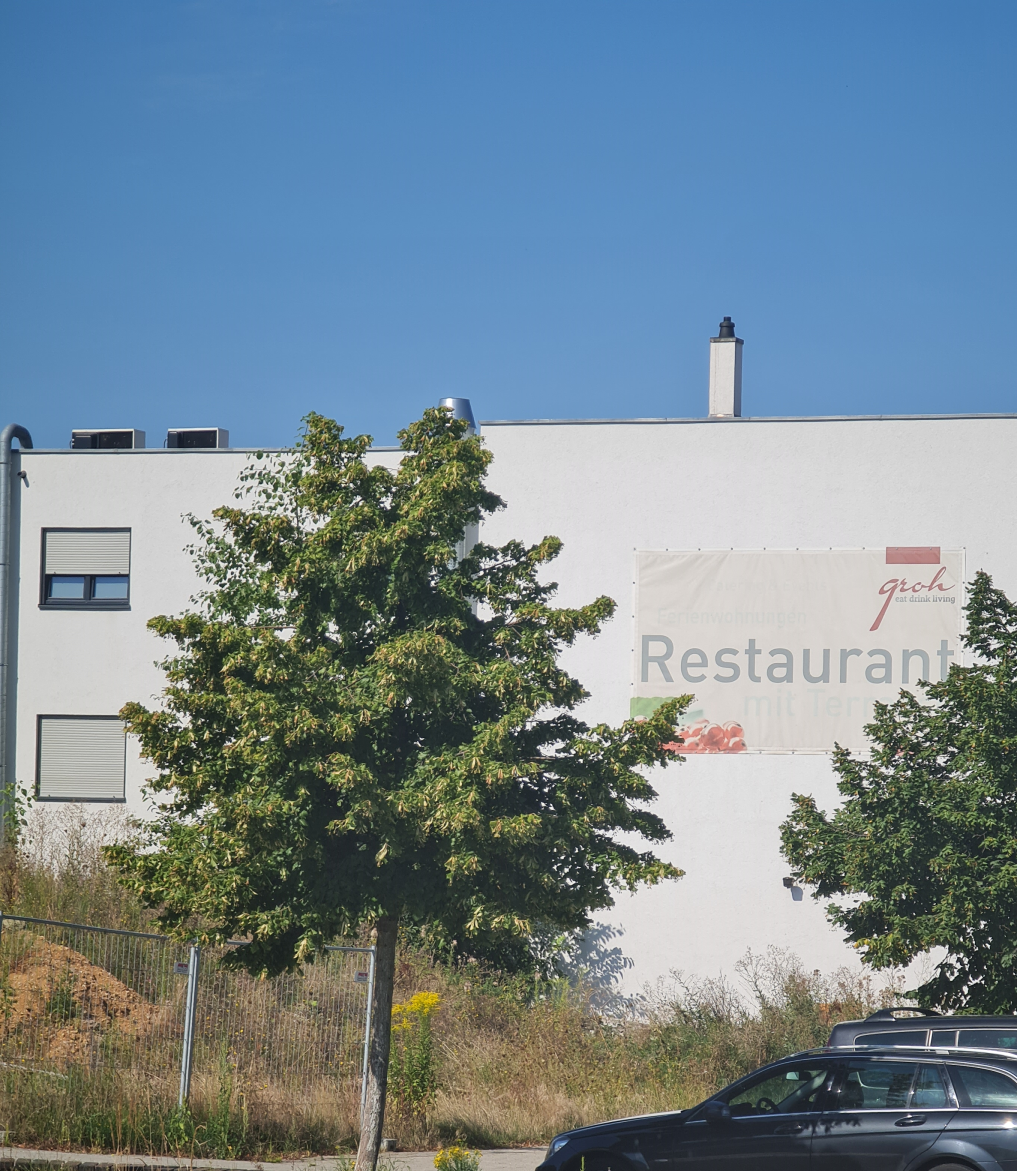 Restaurant in Zwenkau am See - Phot by: Viola Einert-Krug Haus-Restaurant-Bäume-Zwenkau-See