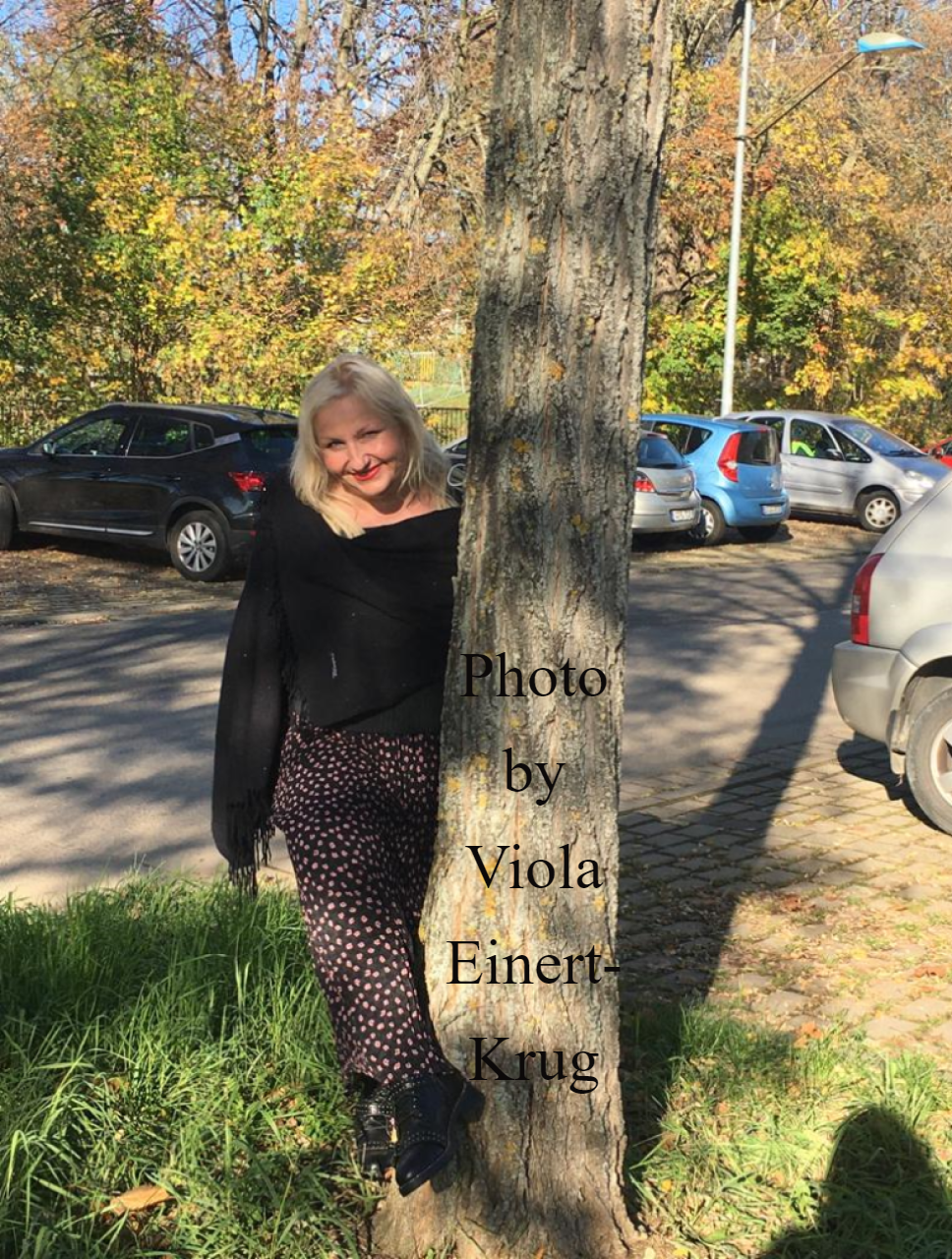 Photo by: Viola Einert-Krug Frau Baum, Wiese