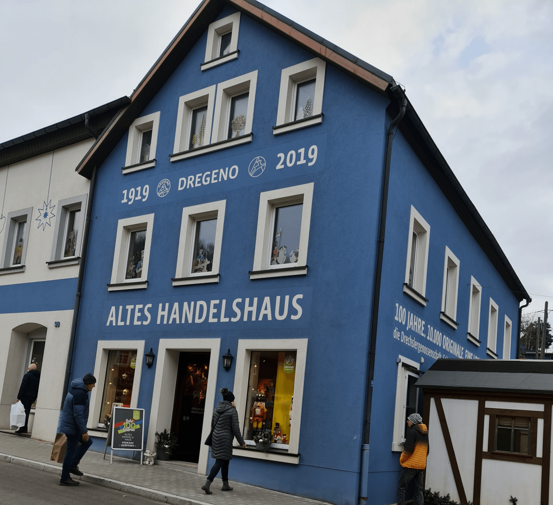 blaues Haus in Seiffen Handelshaus