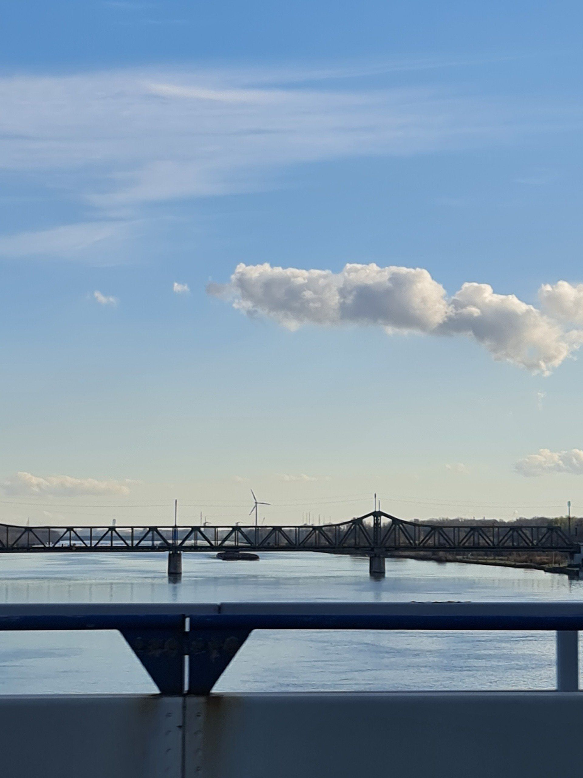 die schoene Donau in Wien Photo by Viola Einert-Krug Bruecke ueber den Fluss Donau in Wien