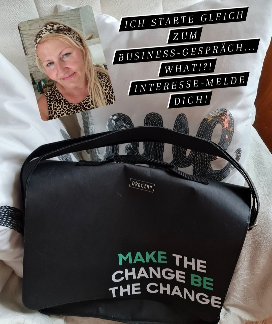 Werbung aus Überzeugung Photo by: Viola Einert-Krug Frau und schwarze Tasche mit Aufdruck