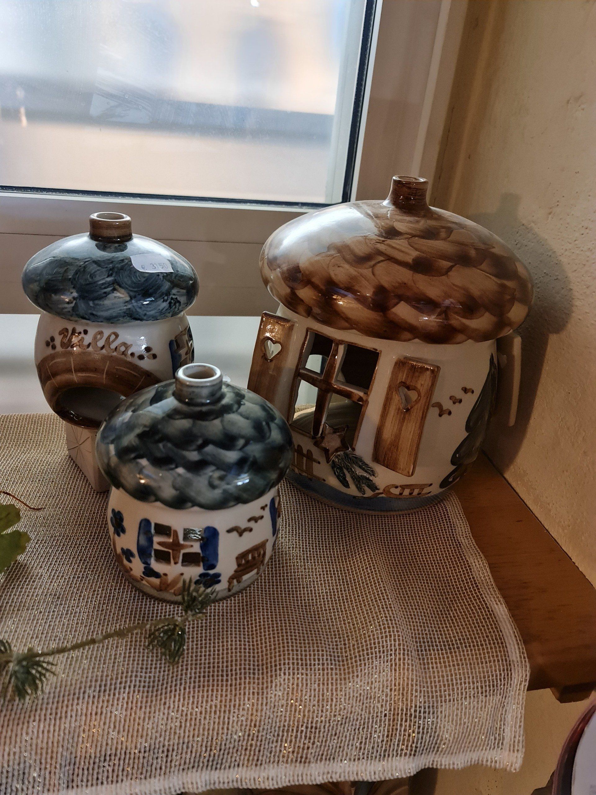 Lichterhäuschen rund mit rundem Dach und bemalt in Naturtönen von Heyde Keramik aus Jahnsdorf Erzgebirge