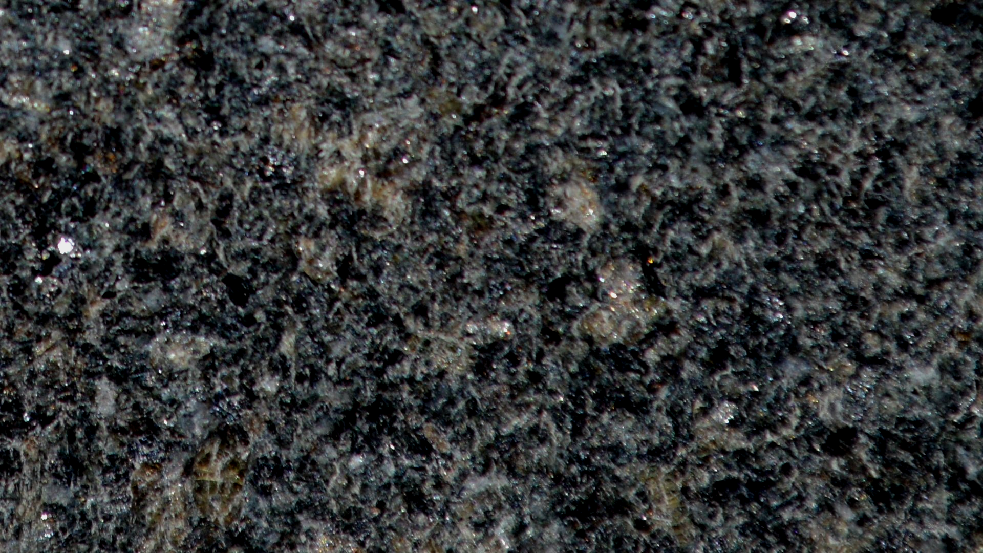 Nero Assolutto in gelammter Oberfläche aus ca. 10 cm Entfernung