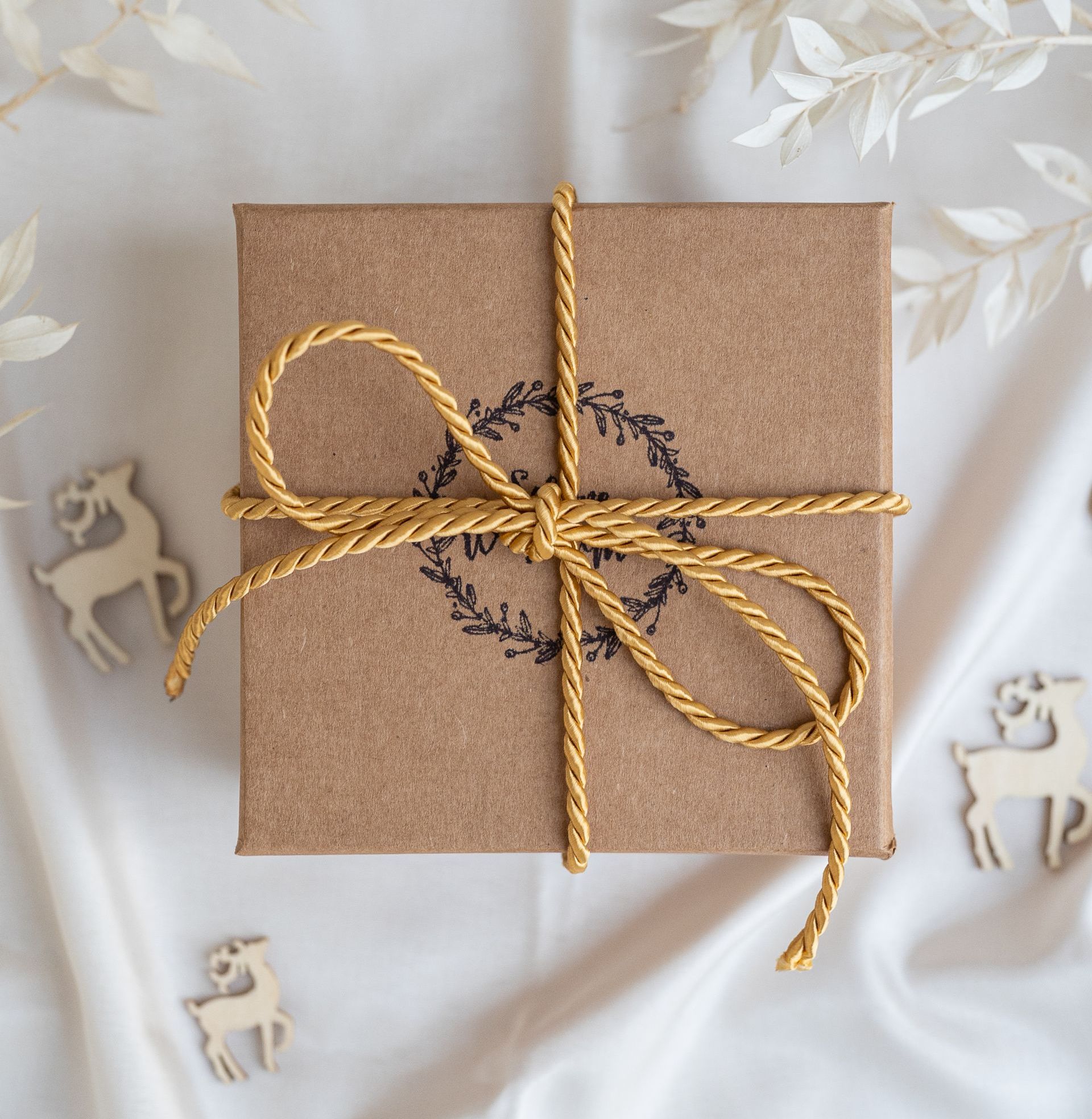 kettenliebe schmuck kette ketten ring ringe armbänder armband perlen perlenkette weihnachten geschenk geschenkbox