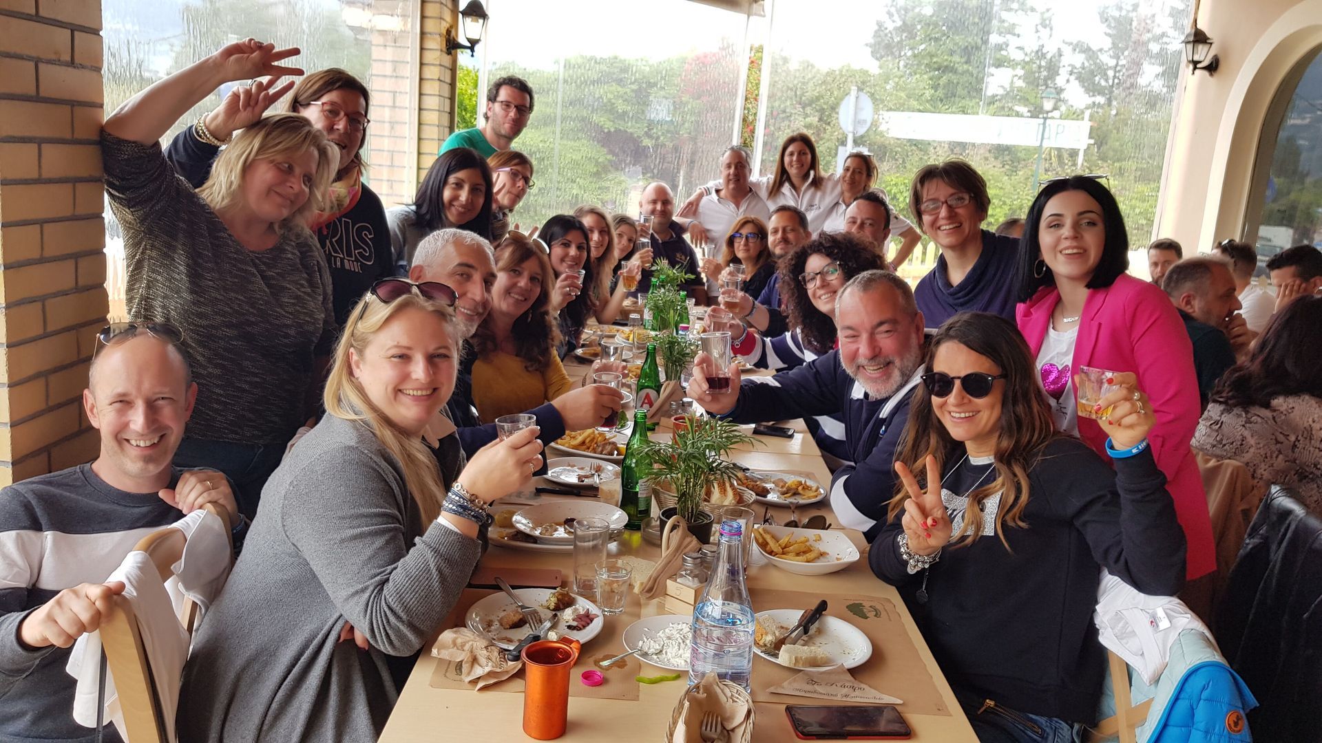 Tavolata di agenti di viaggio affiliati al Network Infovacanze