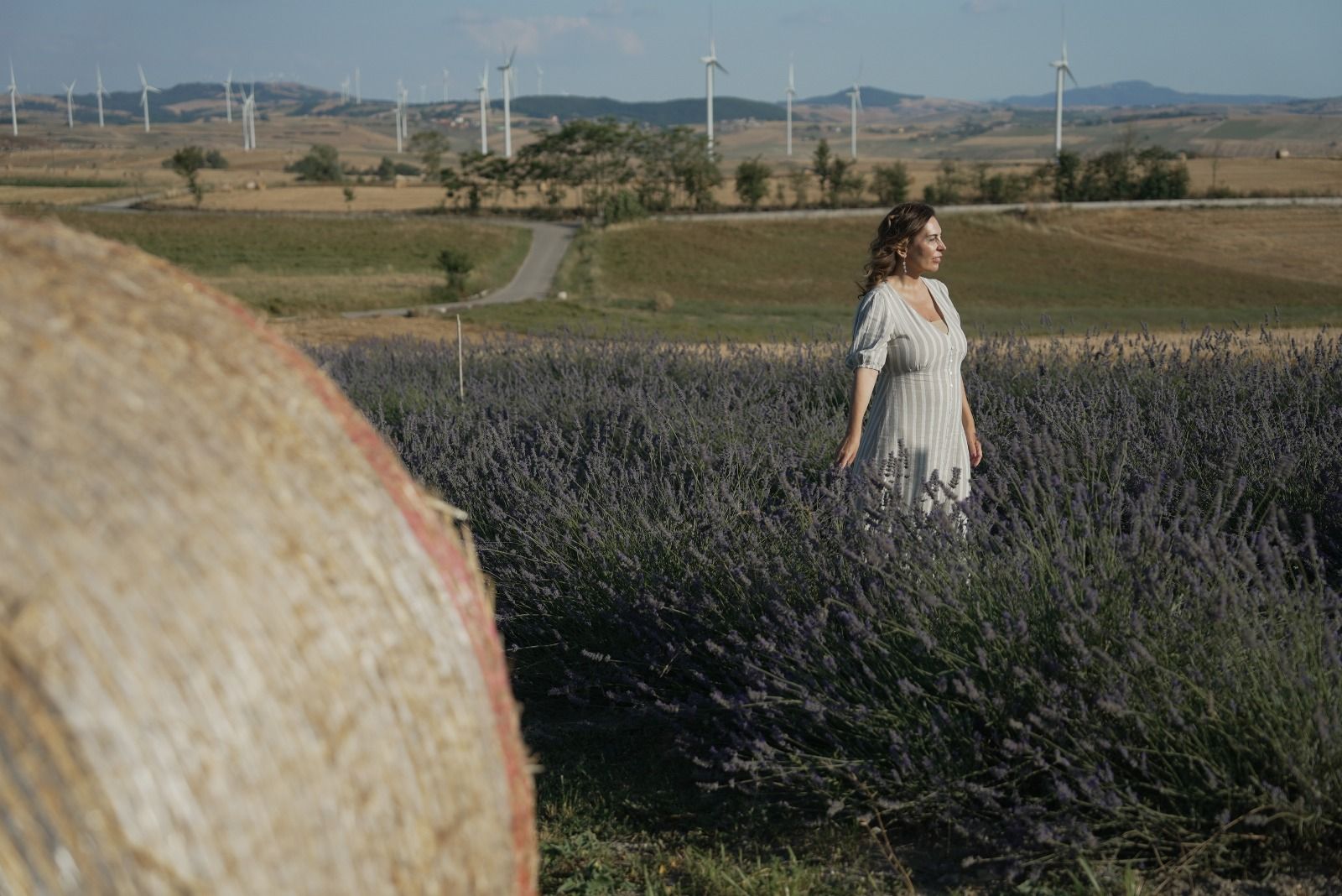 Mafalda Inglese, titolare di MyFair Travel, in un campo di lavanda