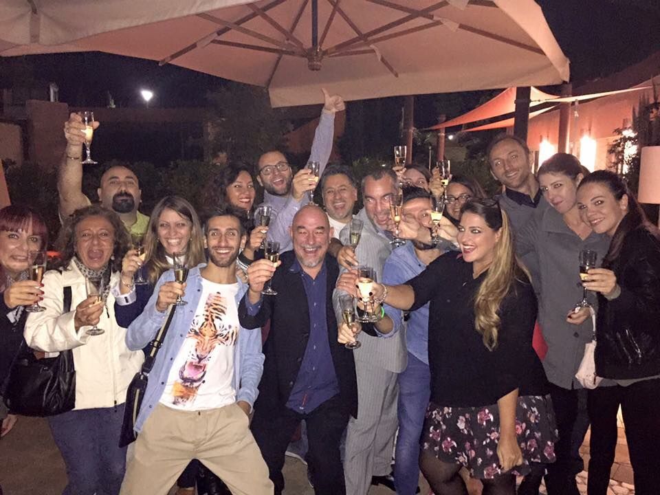 Gruppo di agenti di viaggio in convention network infovacanze