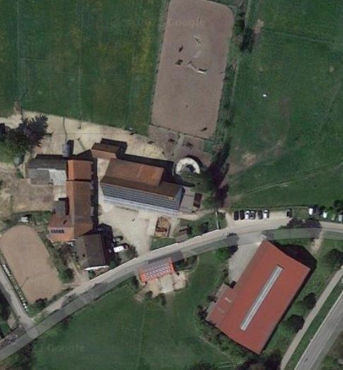 Luftaufnahme Reitstall in Isenhofen