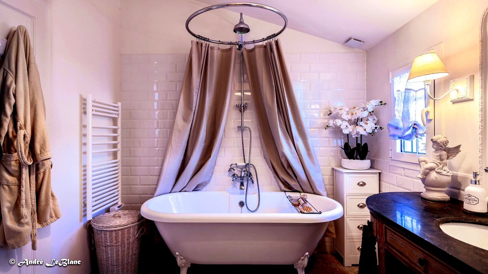 © André LeBlanc, Salle de bain d'une maison pour Carat property à Monaco