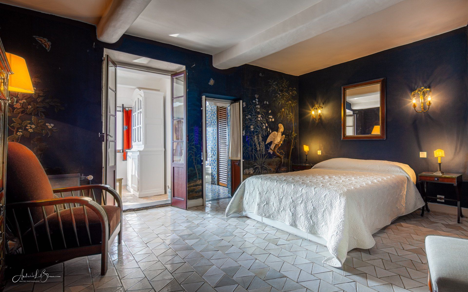 © André LeBlanc, Chambre de luxe à l'Aumonerie à la vieille ville de Rocquebrune-Cap-Martin