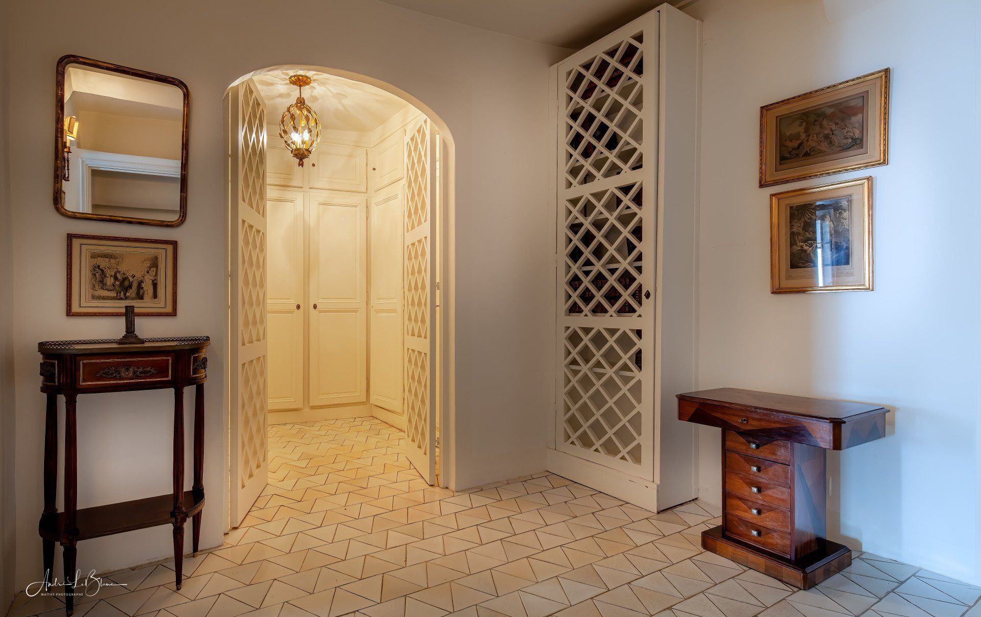 © André LeBlanc, Antichambre à l'Aumonerie à la vieille ville de Rocquebrune-Cap-Martin