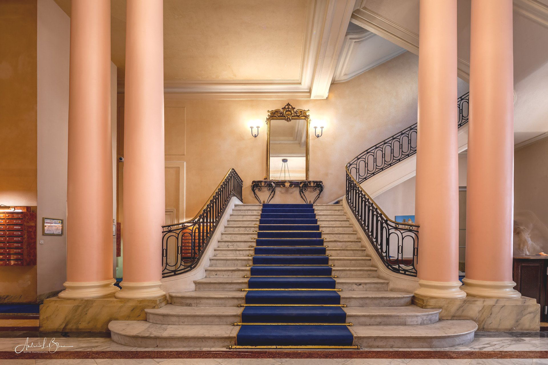 Hall d'entrée de la résidence Negresco à Nice 06600