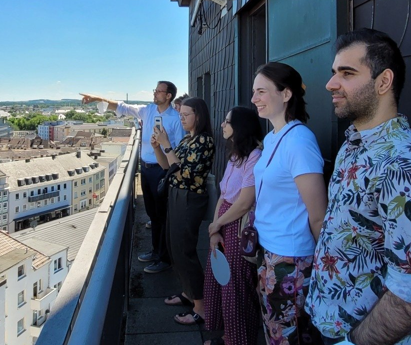 Taufzeremonie im Schlosshof mit Kay-H. Hörster, Dr. Andreas Ay und Inke Günther (v.l.). Foto: Jörg Wagner/Gießen