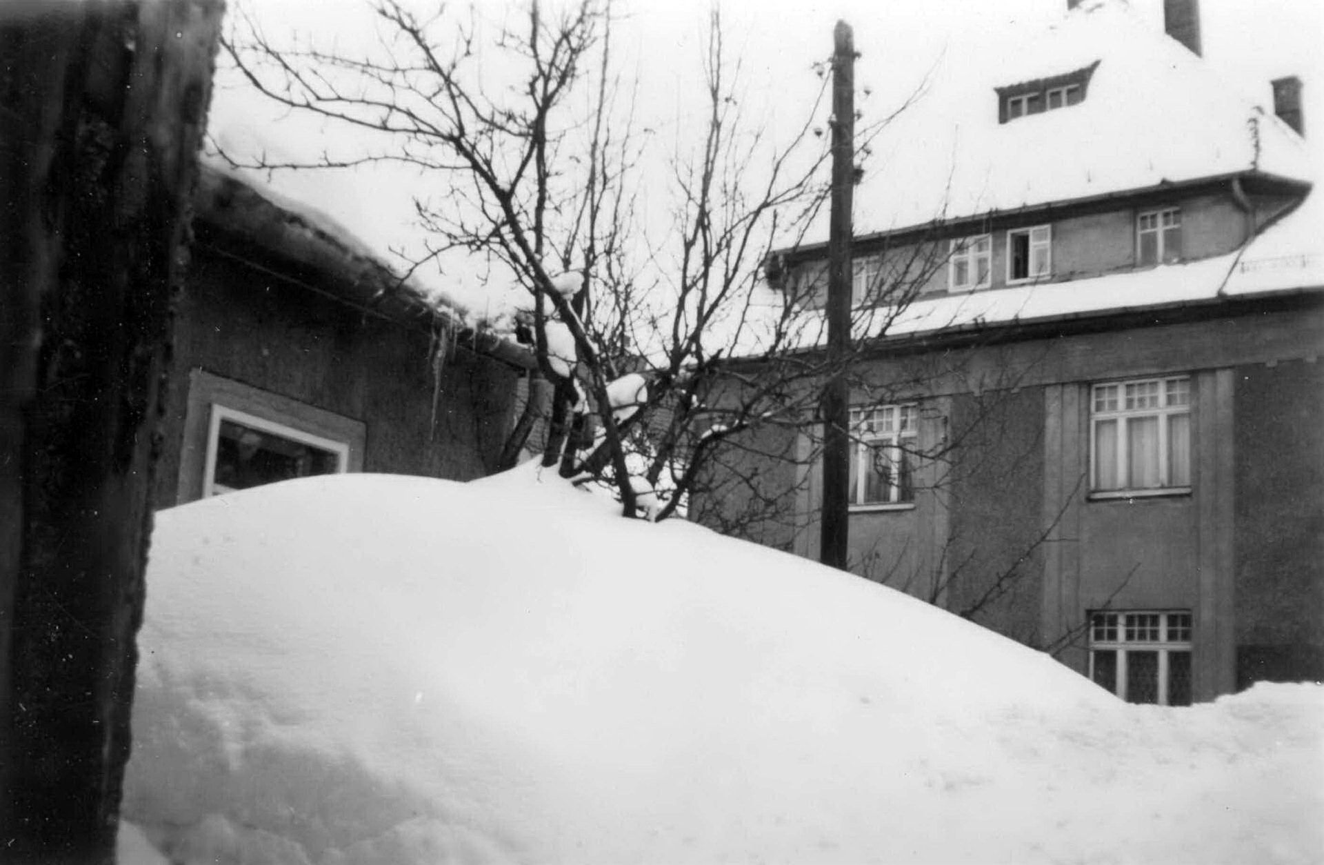 Haus von Südwesten im Winter (Historisches Bild)