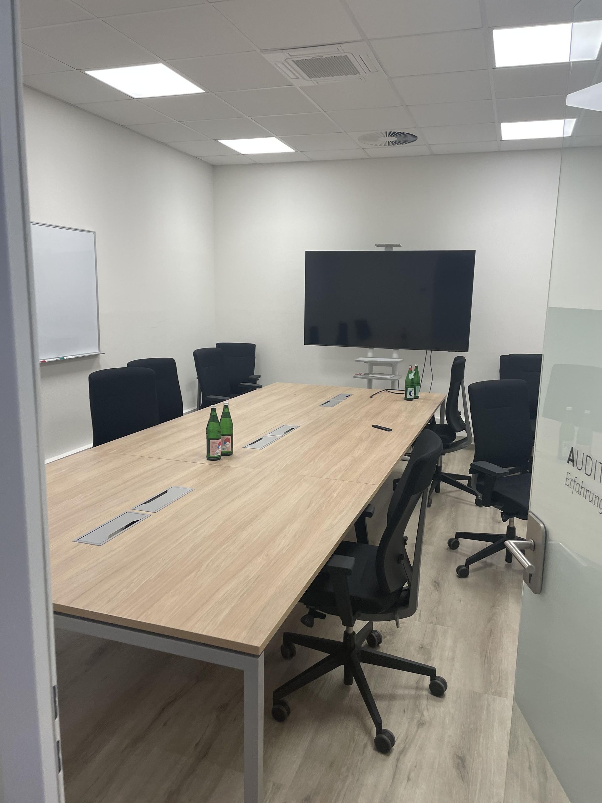 Der Besprechungsraum der Lavette GmbH in Münster, ausgestattet für Meetings und Planung unserer Reinigungsprojekte.