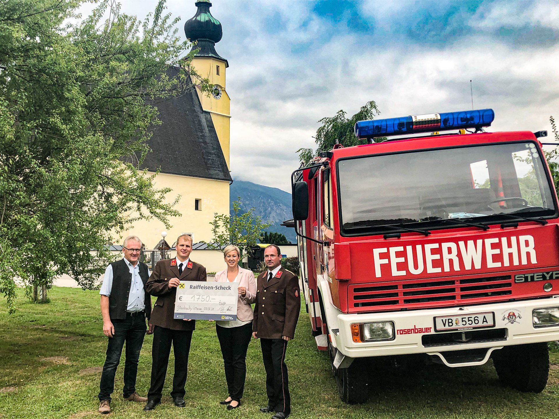 1750 Euro konnten an die Feuerwehr überreicht werden