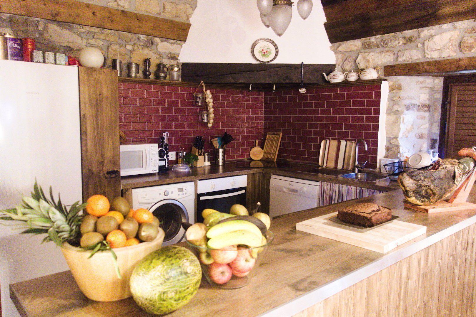 Cocina completa con electrodomésticas alojamiento rural
