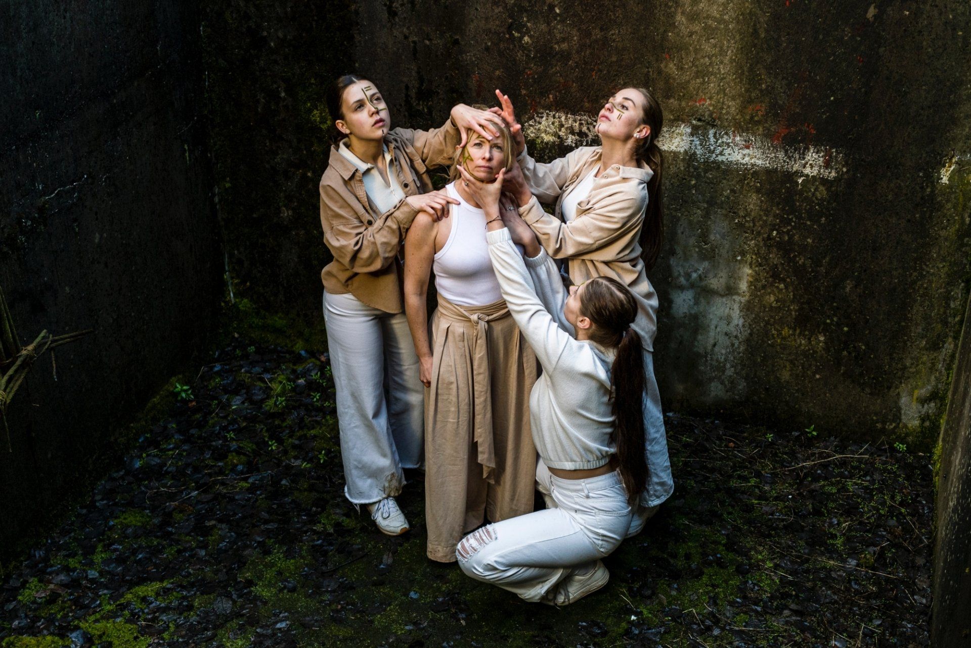 Videoshoot 'her tree' Surrender