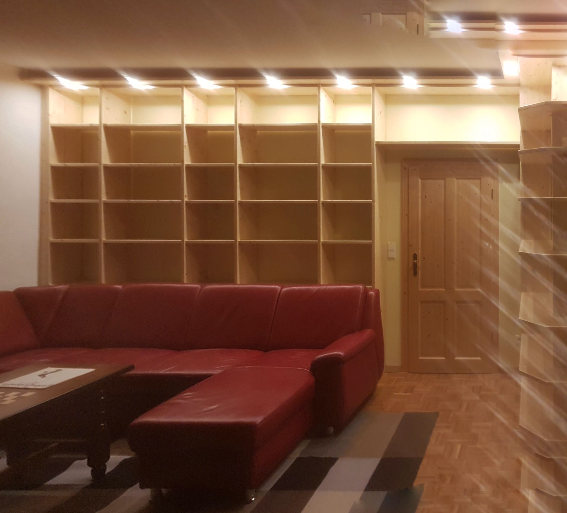 LED-Beleuchtung in der Regalwand