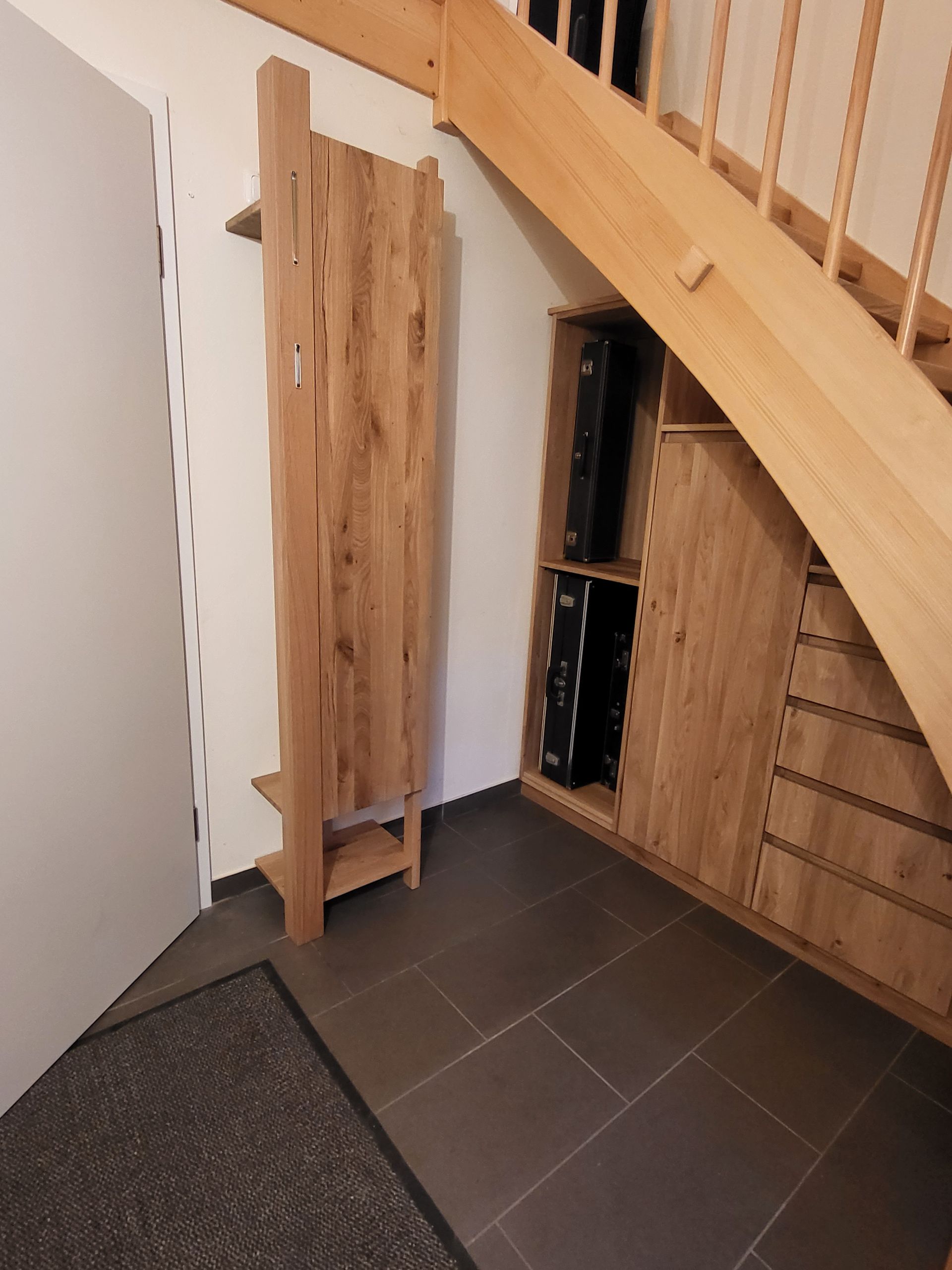 Flurgarderobe mit Garderobenteil(Spiegel fehlt)