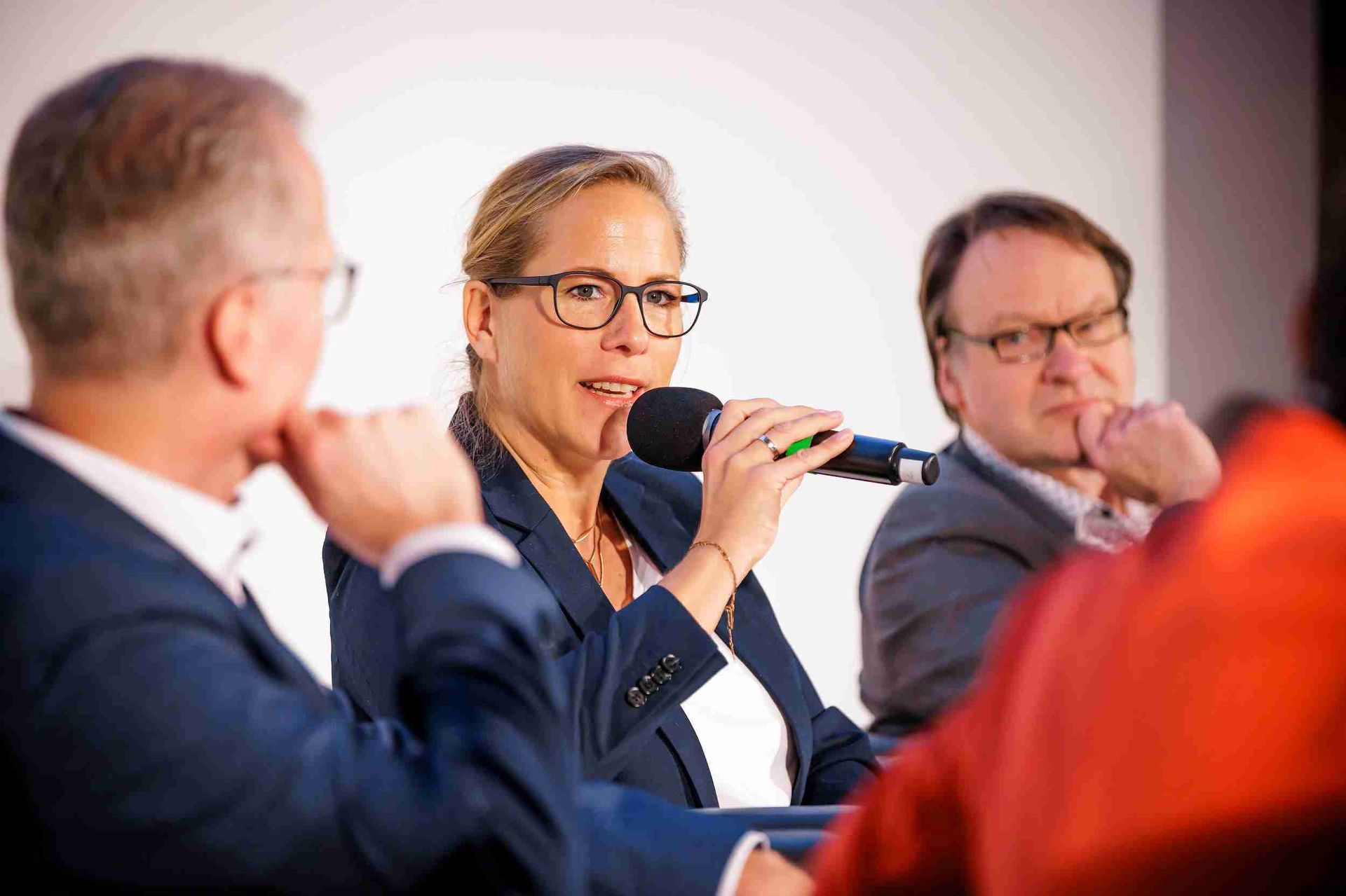 Katharina spricht auf Paneldiskussion, Charta für Holz 2024, Foto: BMEL / FNR / photothek.de