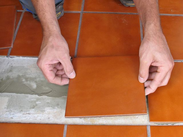 Bodenfliesen legen