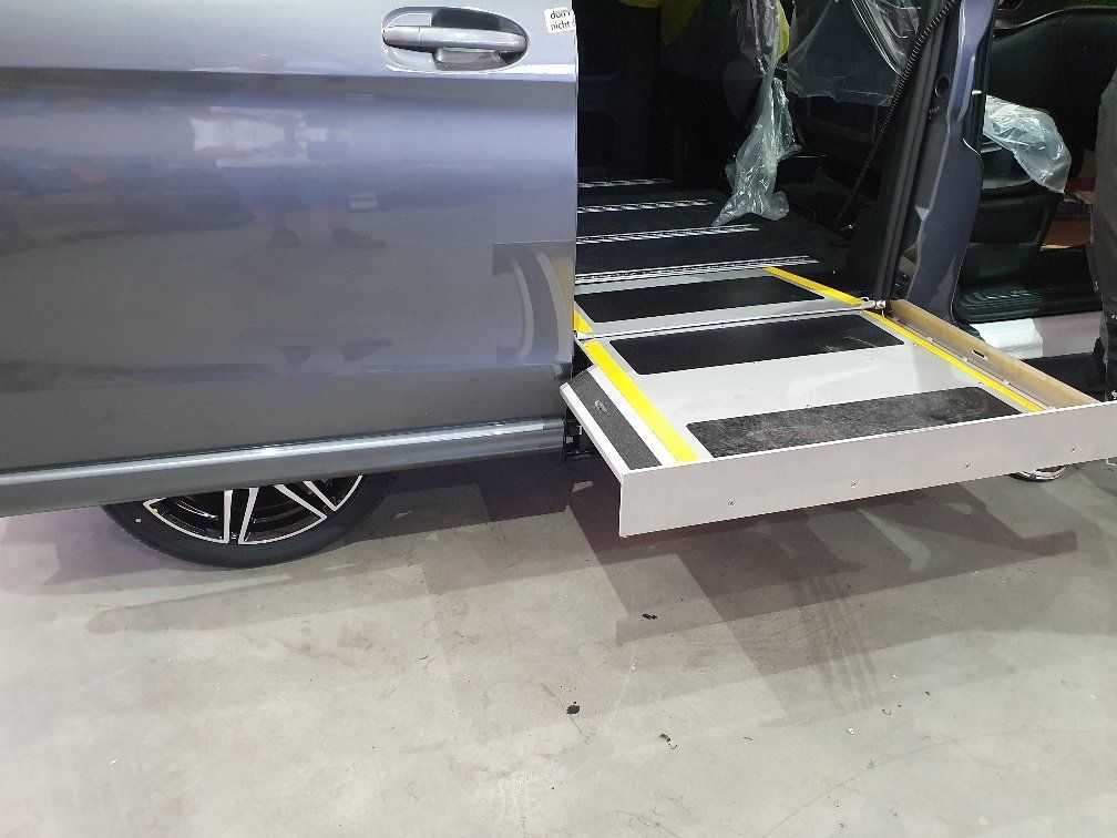 Kassettenlift K90 active an Mercedes-Benz V-Klasse Kassettenlift AMF K90 active an Mercedes Benz V-Klasse