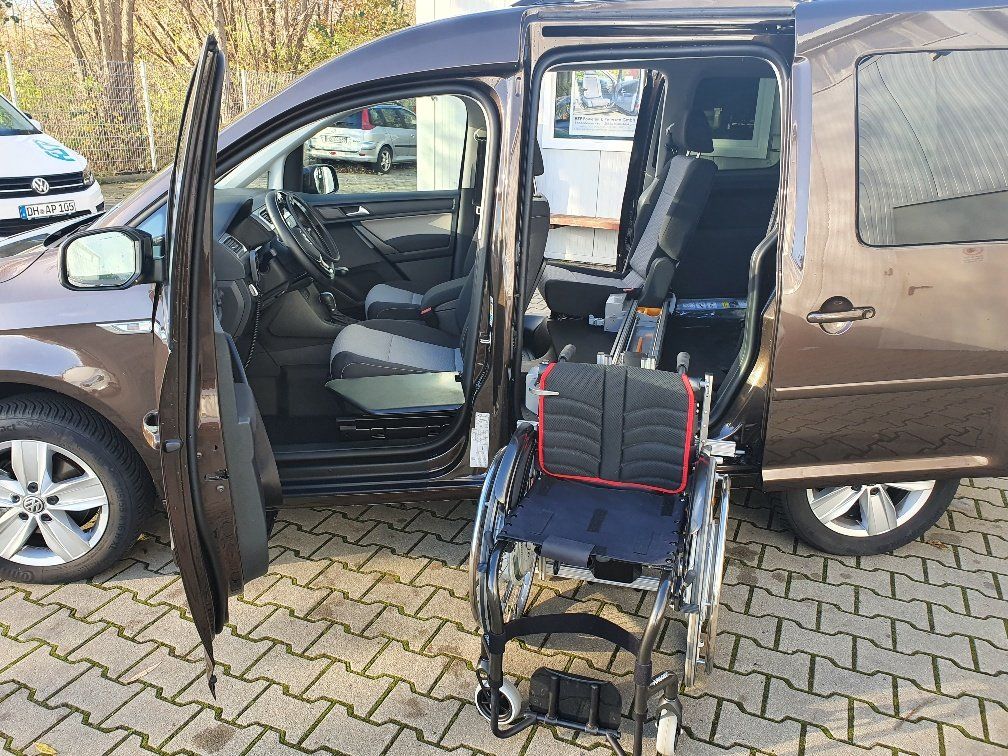 Rollstuhlverladung seitlich Rausch Ladeboy S2 ungefaltet am VW Caddy 4