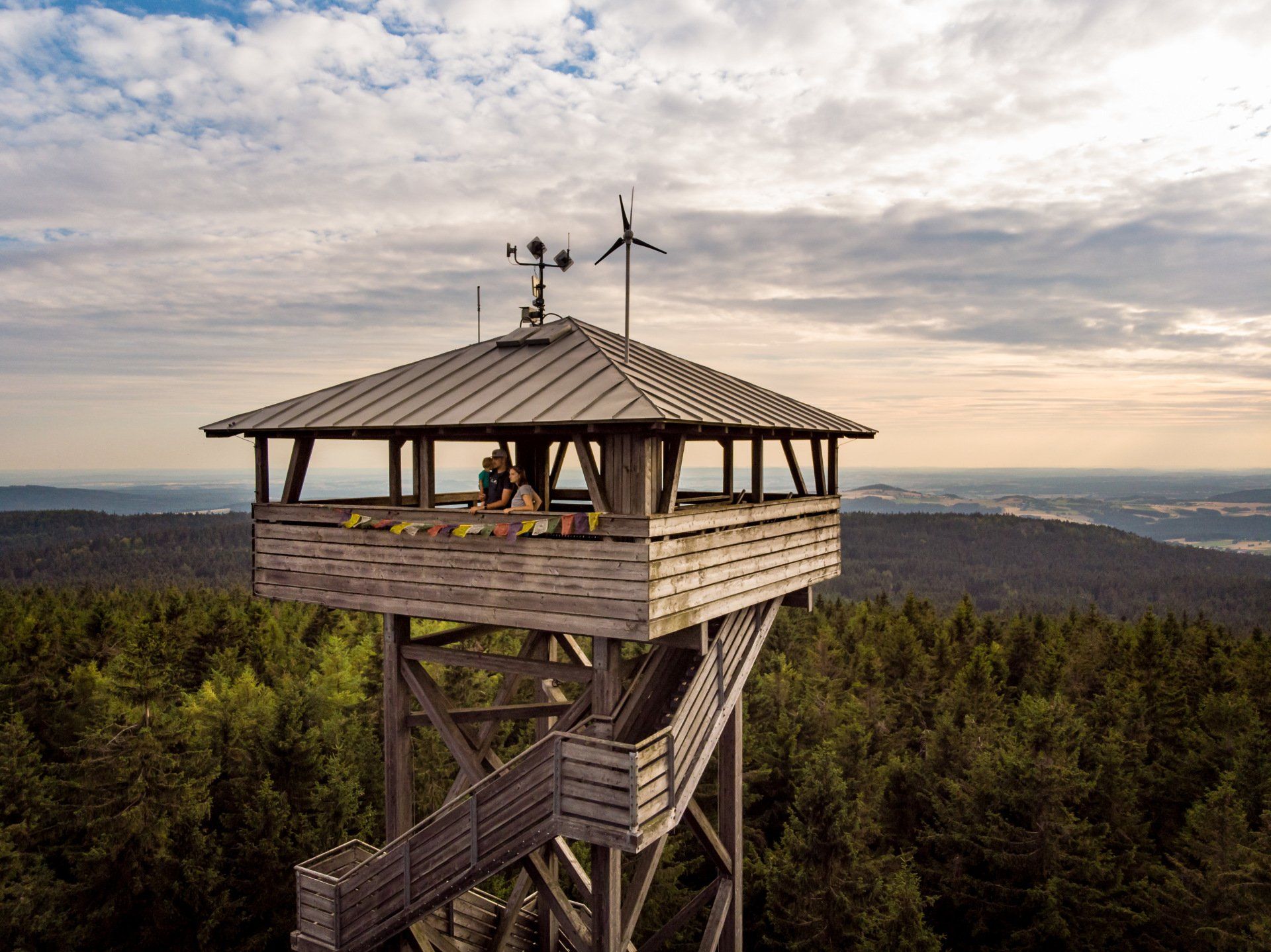 Der Oberpfalzturm auf der 946 Meter hohen Platte, die höchste Erhebung im Naturpark Steinwald.