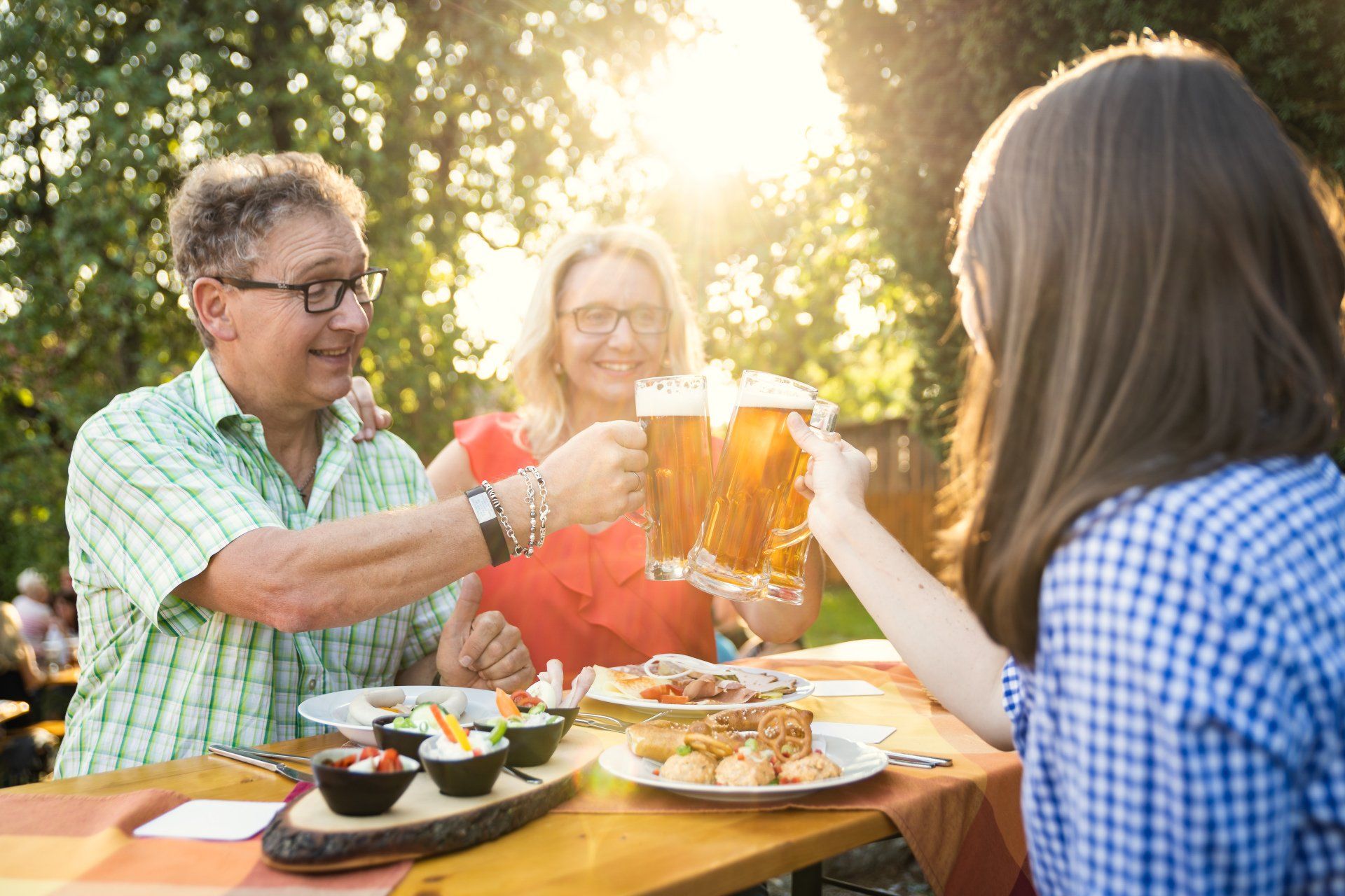 Zoigl  - das Bier in der nördlichen Oberpfalz. Viele Zoiglstuben und -biergärten befinden sich im Naturpark Steinwald, in Falkenberg, Waldershof, Windischeschenbach, Neuhaus, Wiesau, Marktredwitz.