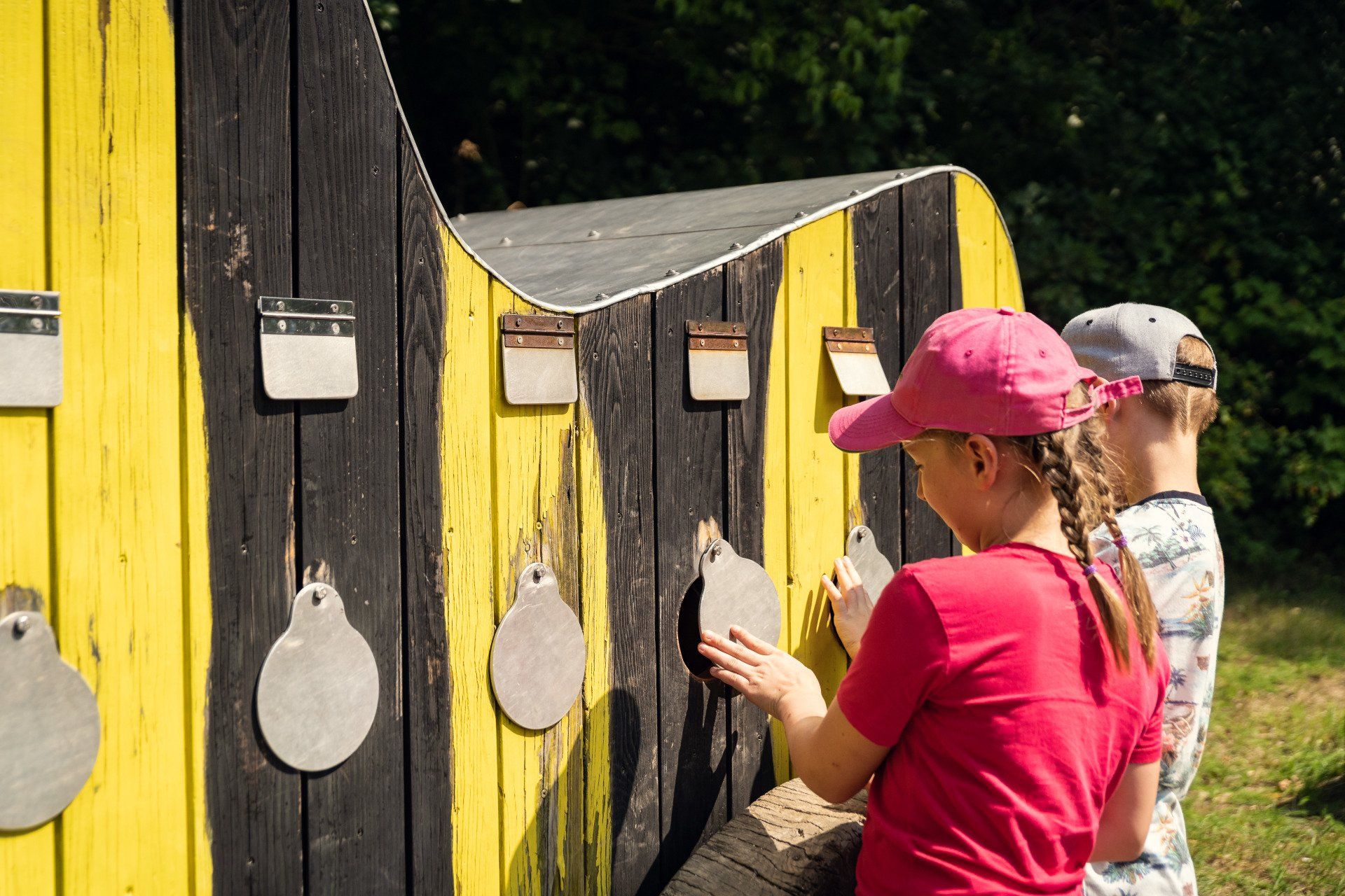 Walderlebnispfad Fuchsmühl, Familien Ausflüge im Naturpark Steinwald, südliches Fichtelgebirge, Oberpfälzer Wald, Waldbadeweiher Fuchsmühl, Tigerente, Parcours, Pfad, Kinder, Wandern
