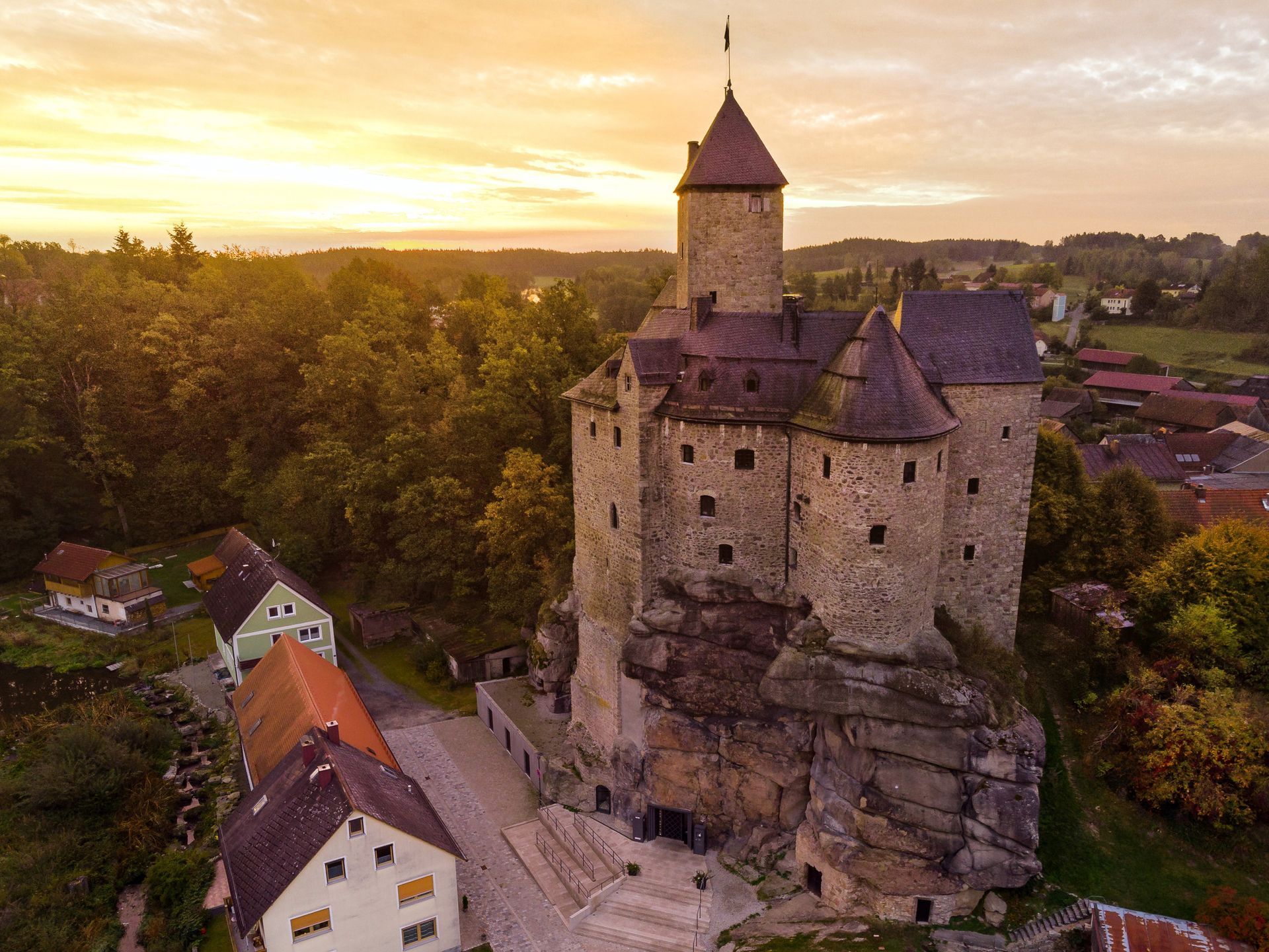 Burg Falkenberg im Landkreis Tirschenreuth zwischen Steinwald und Stiftland im Oberpfälzer Wald und Fichtelgebirge.