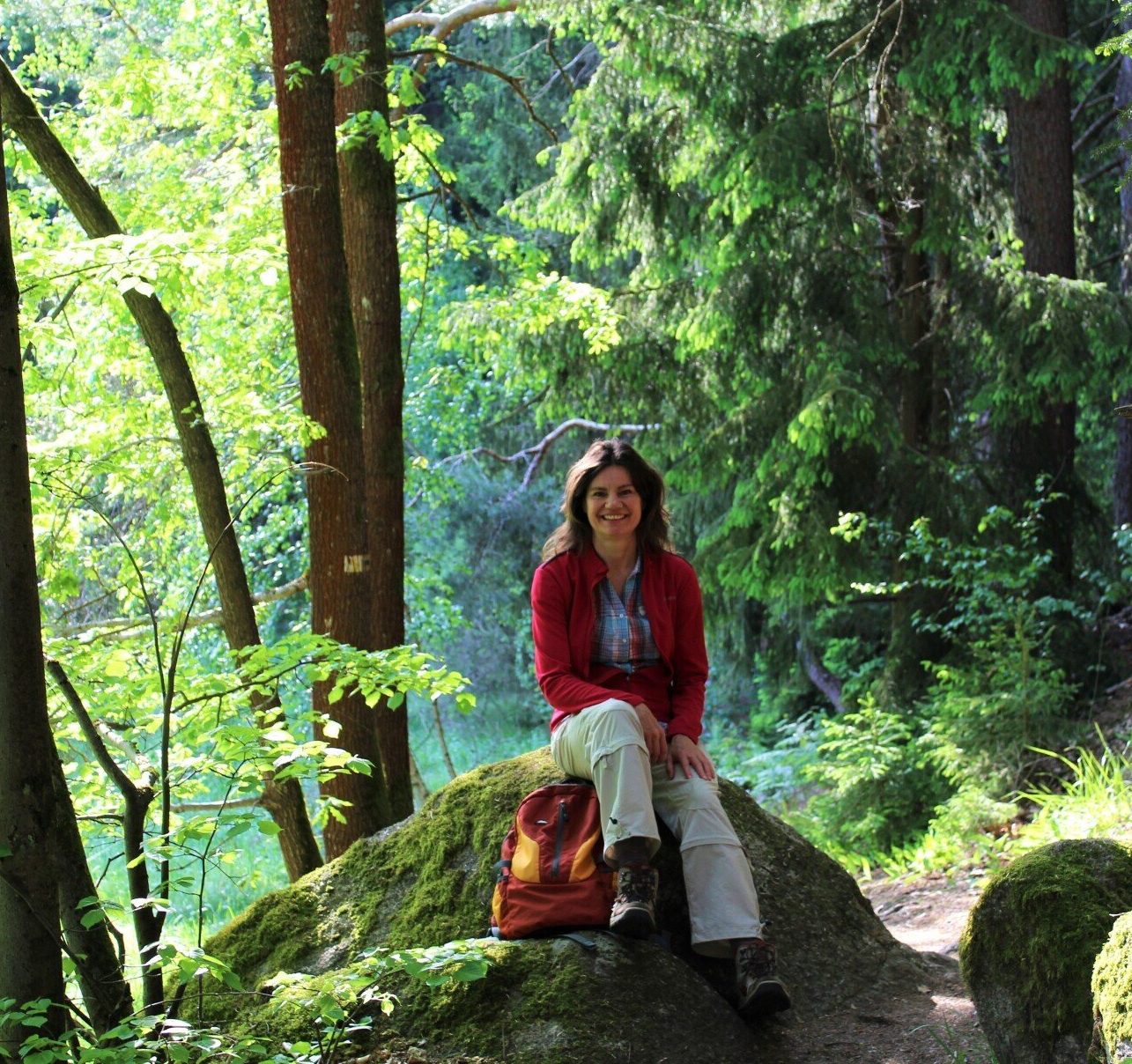 Angela Scharnagl ist Gästeführerin für das Waldnaabtal, den Steinwald, zum Thema Zoigl und für Burg Falkenberg
