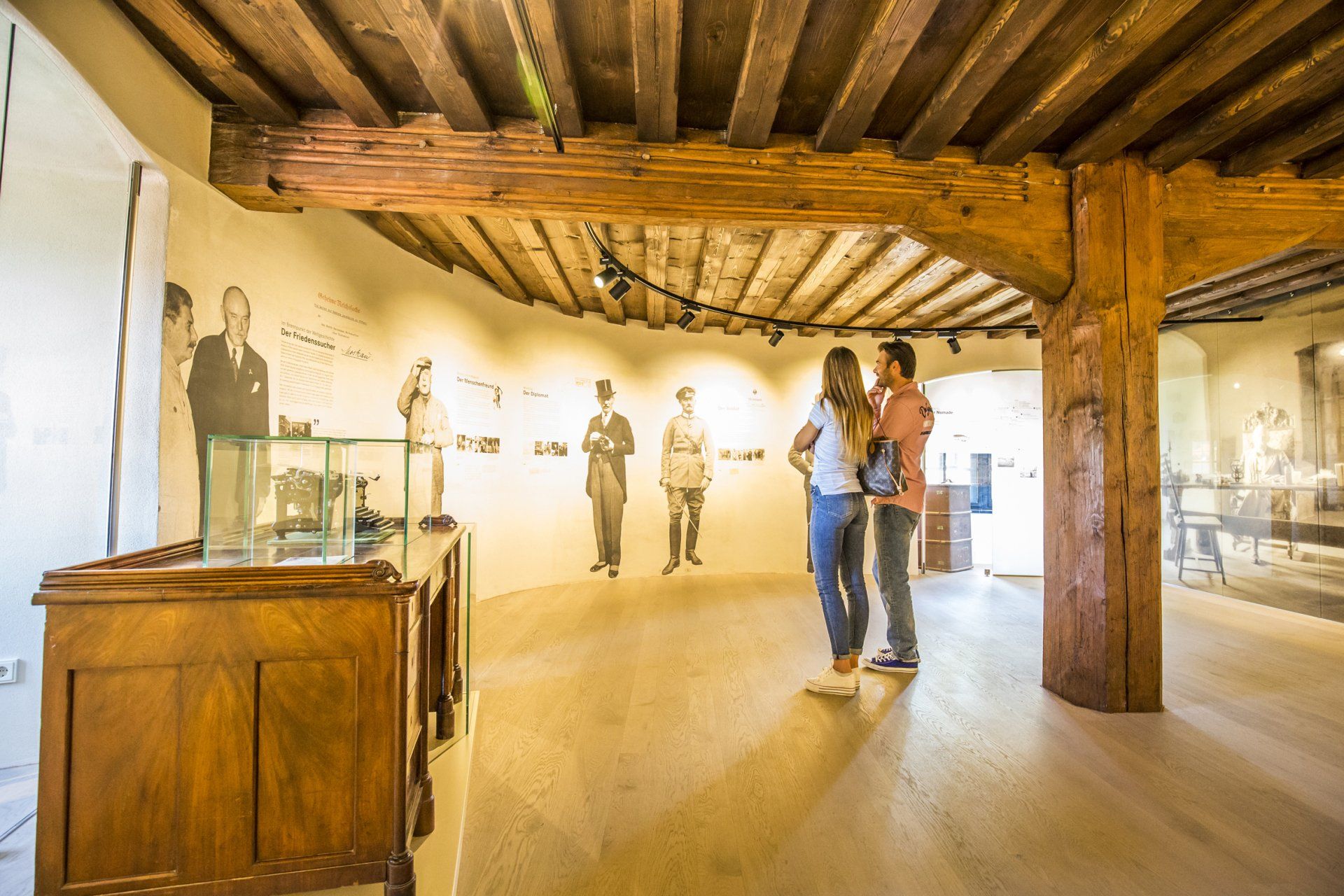 Das Museum der Burg Falkenberg liegt im Landkreis Tirschenreuth im Steinwald. Es thematisiert das Leben des ehemaligen Burgherrn Friedrich Wernern Graf von der Schulenburg.