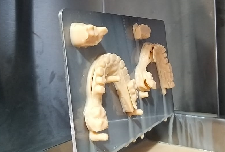 Hole, rupture, Crack in hollow models