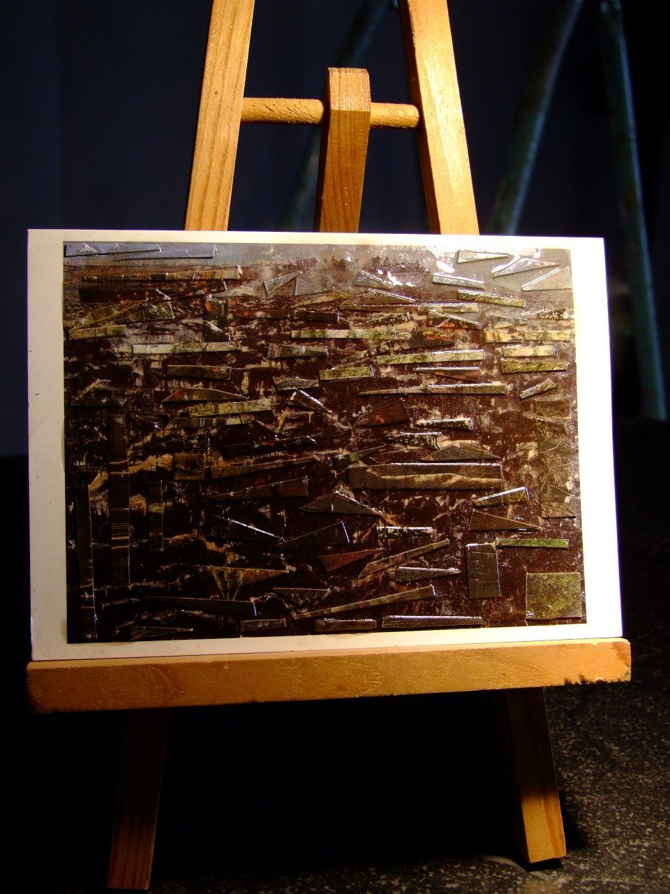 „Kiefer (kopiert)“ – Collage über Anselm Kiefers „Maikäfer flieg“, schweres Grau und Struktur.