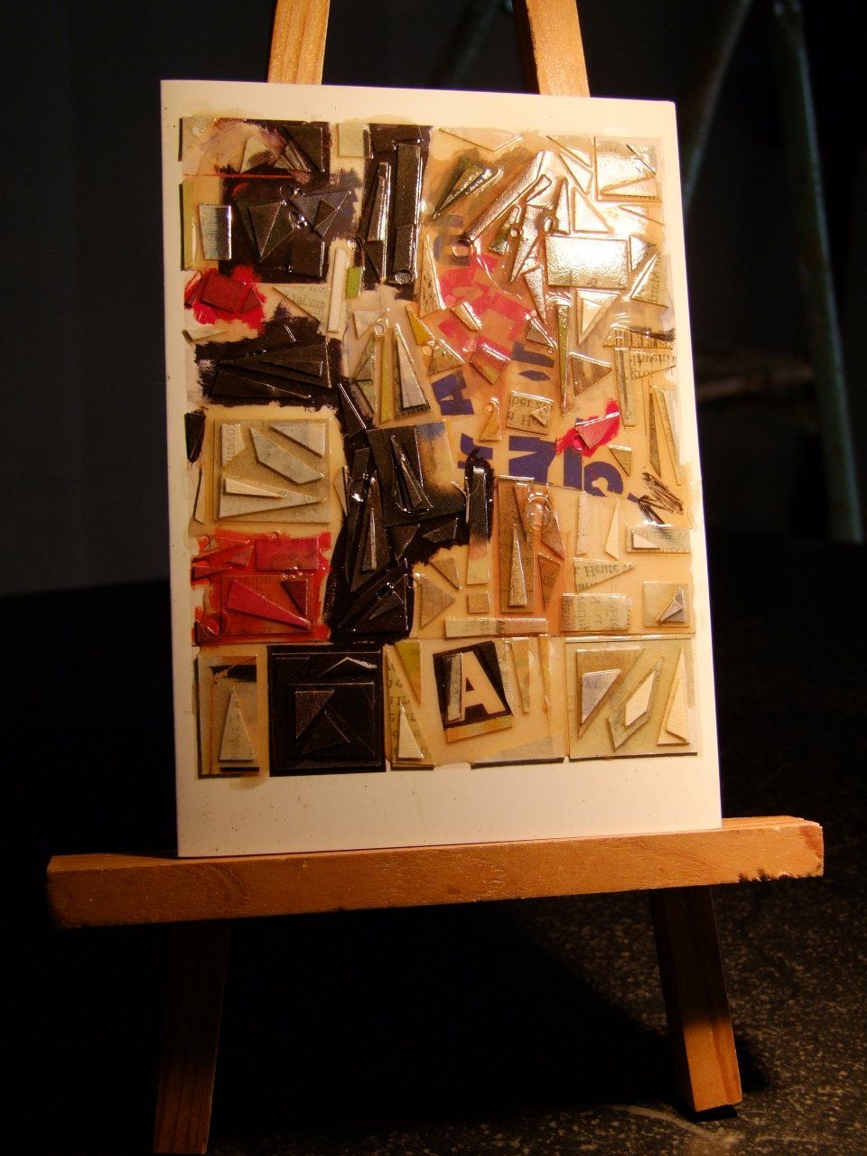 Collage über Robert Rauschenbergs „Summer Rental +3“ mit Zeitungsschichten.