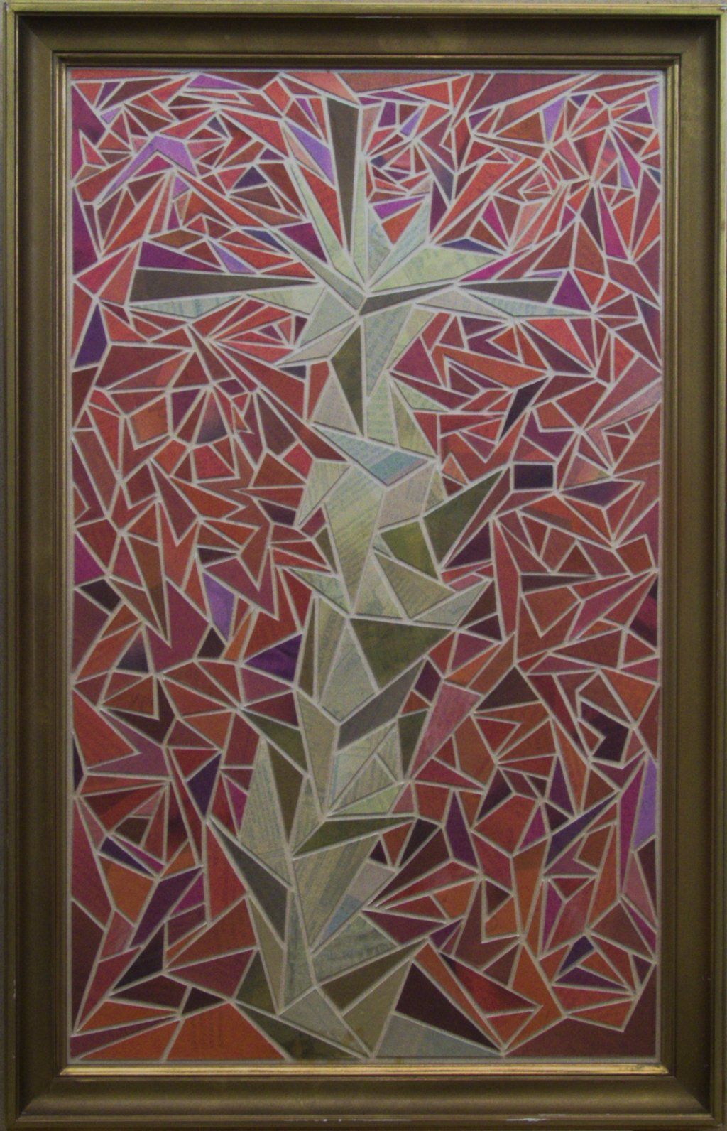 Ein grünes Kreuz vor rotrotem Grund.